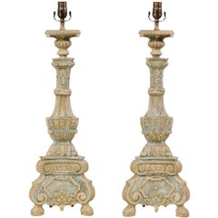 Paire de lampes de table hautes de style italien ornées:: sculptées et peintes à la main