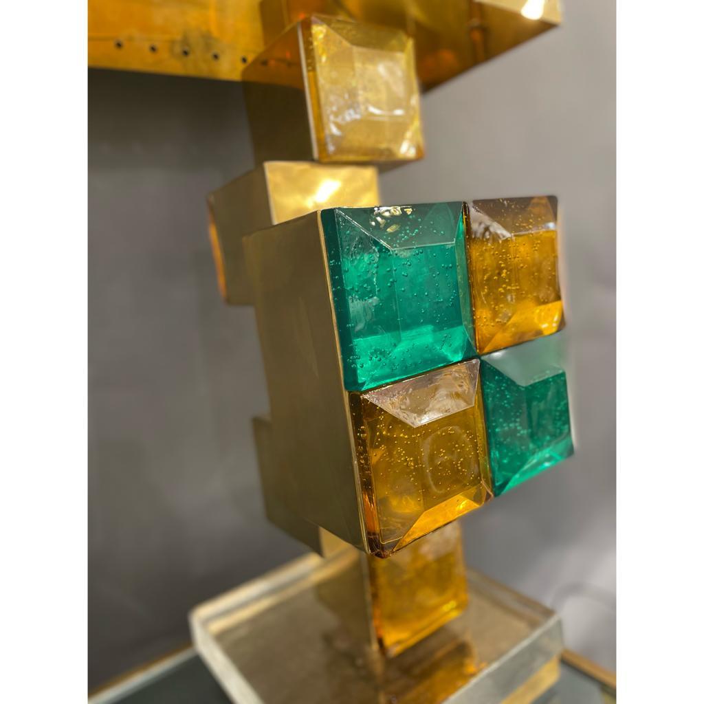 An outstanding Art Deco table lamps, made with green and amber Murano glass Cubes mounted to a stunning brass structure. This is an amazing example of 1970s design.