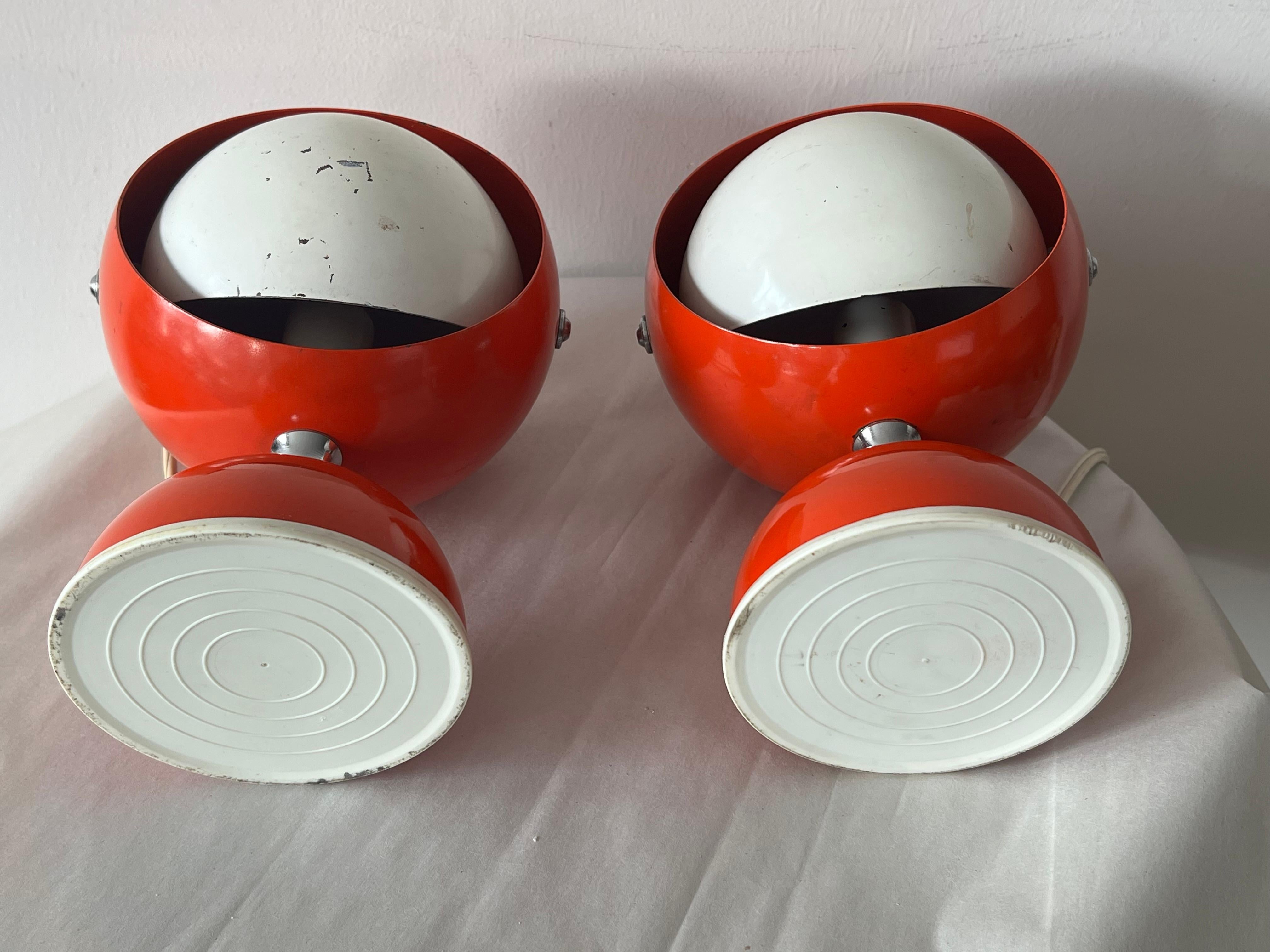 A Pair Of Italian Table Lamps With Adjustable Shades Orange 1960's Space Age For Sale 6
