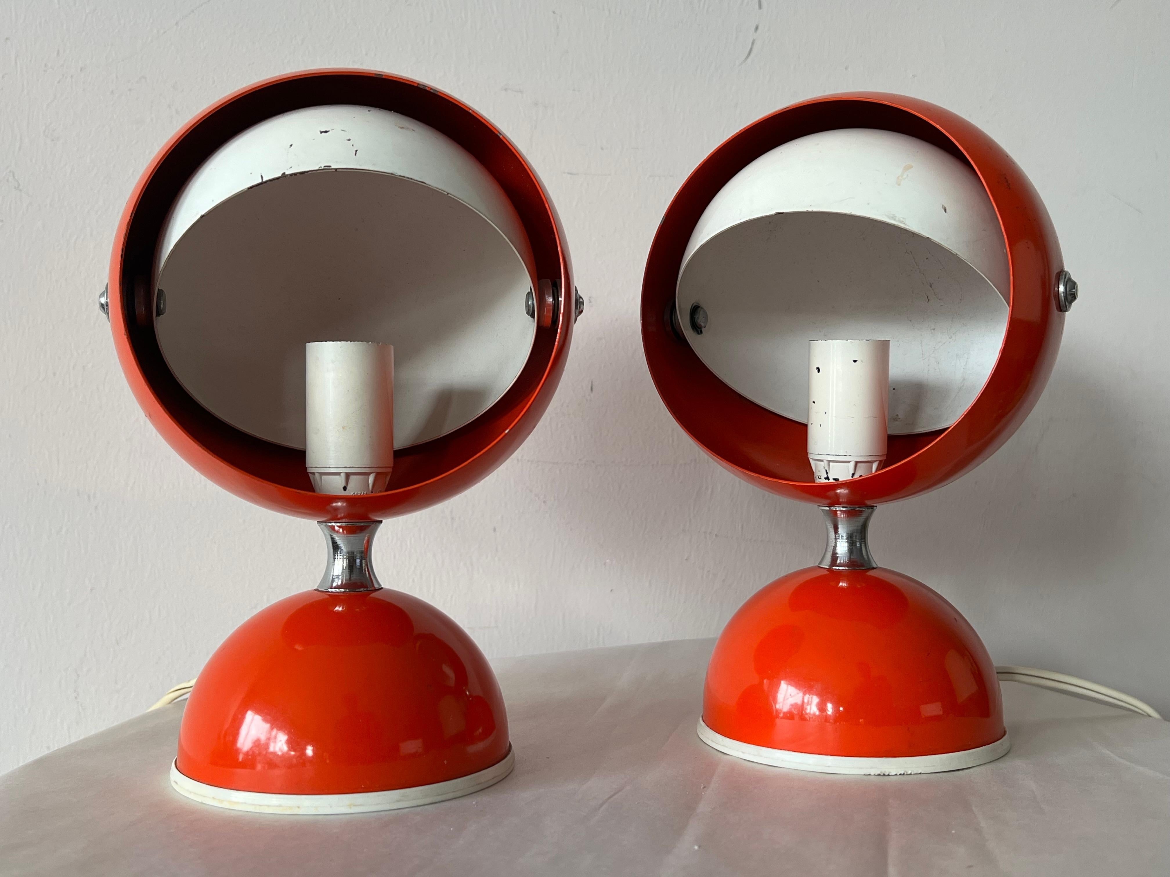 Aluminum A Pair Of Italian Table Lamps With Adjustable Shades Orange 1960's Space Age For Sale