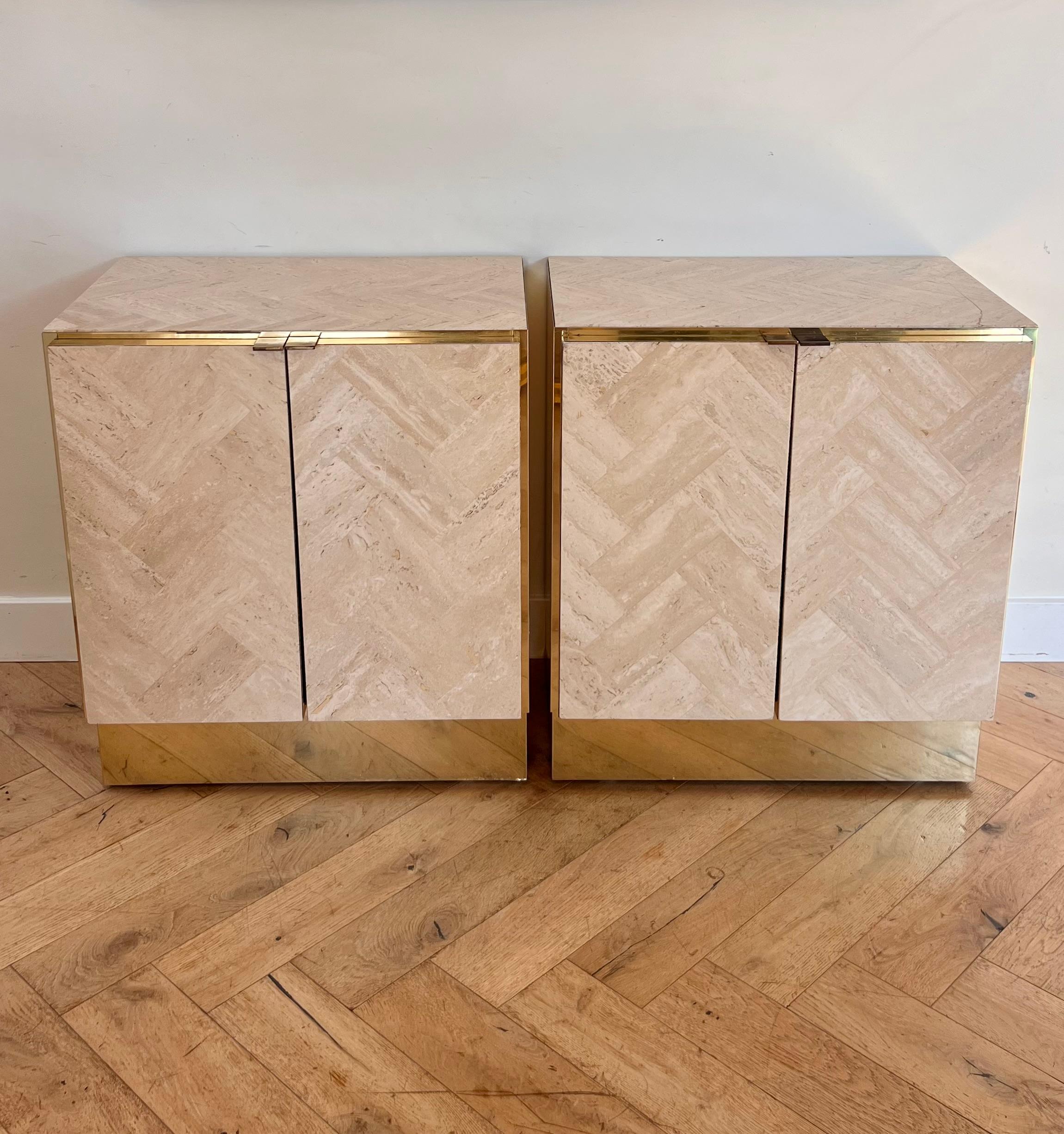 A pair of Italian travertine nightstands with brass accents by Ello, circa 1970 In Good Condition In View Park, CA