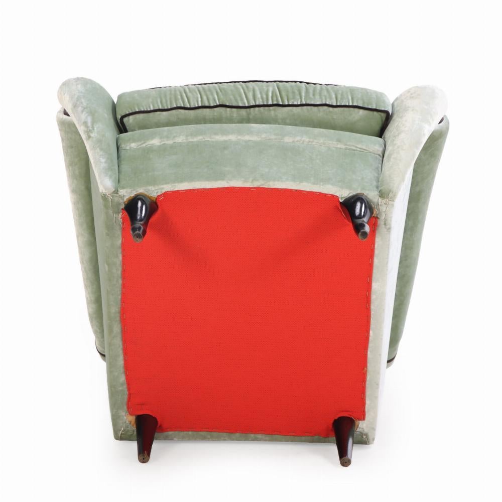 20ième siècle Paire de chaises longues italiennes bicolores rembourrées, C.C. 1950. en vente
