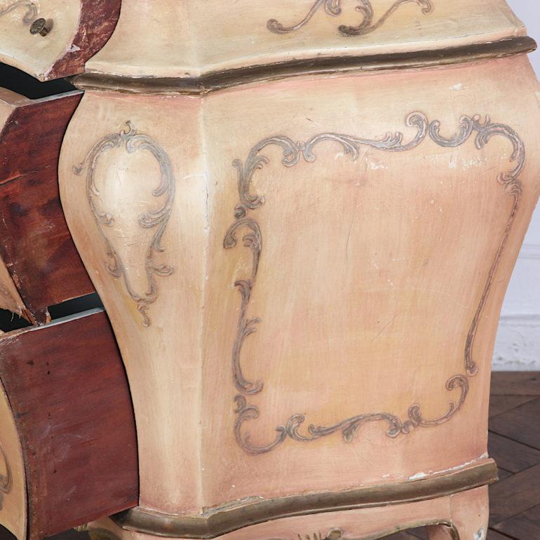 Pair of Italian Vintage Painted Bombe Commodes In Fair Condition In Vancouver, British Columbia