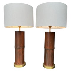 Una coppia di lampade in vero bambù e ottone laccato avorio con paralumi in lino su misura