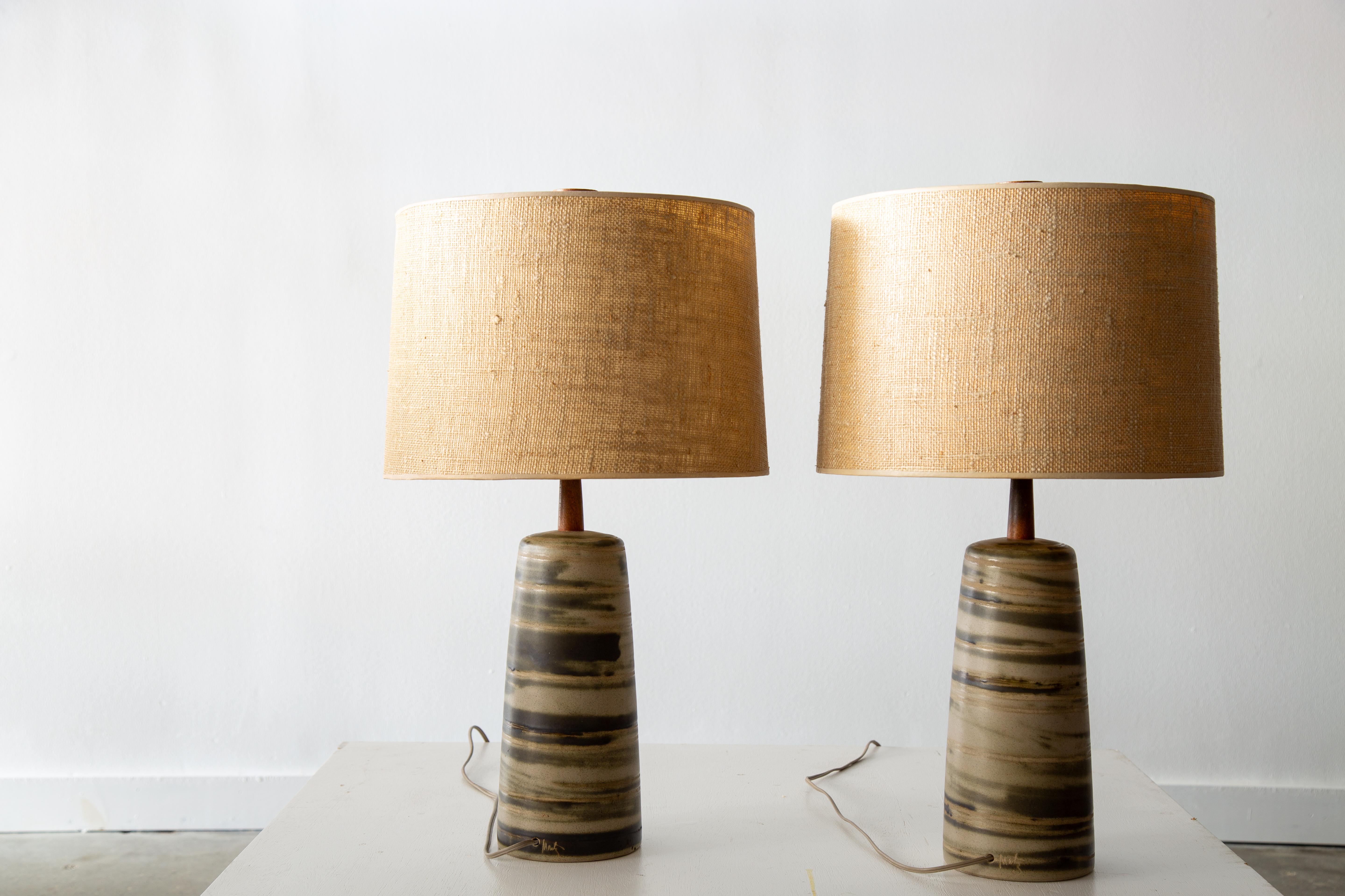 A pair of Jane and Gordon Martz table lamps M141 Marshall Studios Gray Green Tan In Good Condition For Sale In Virginia Beach, VA