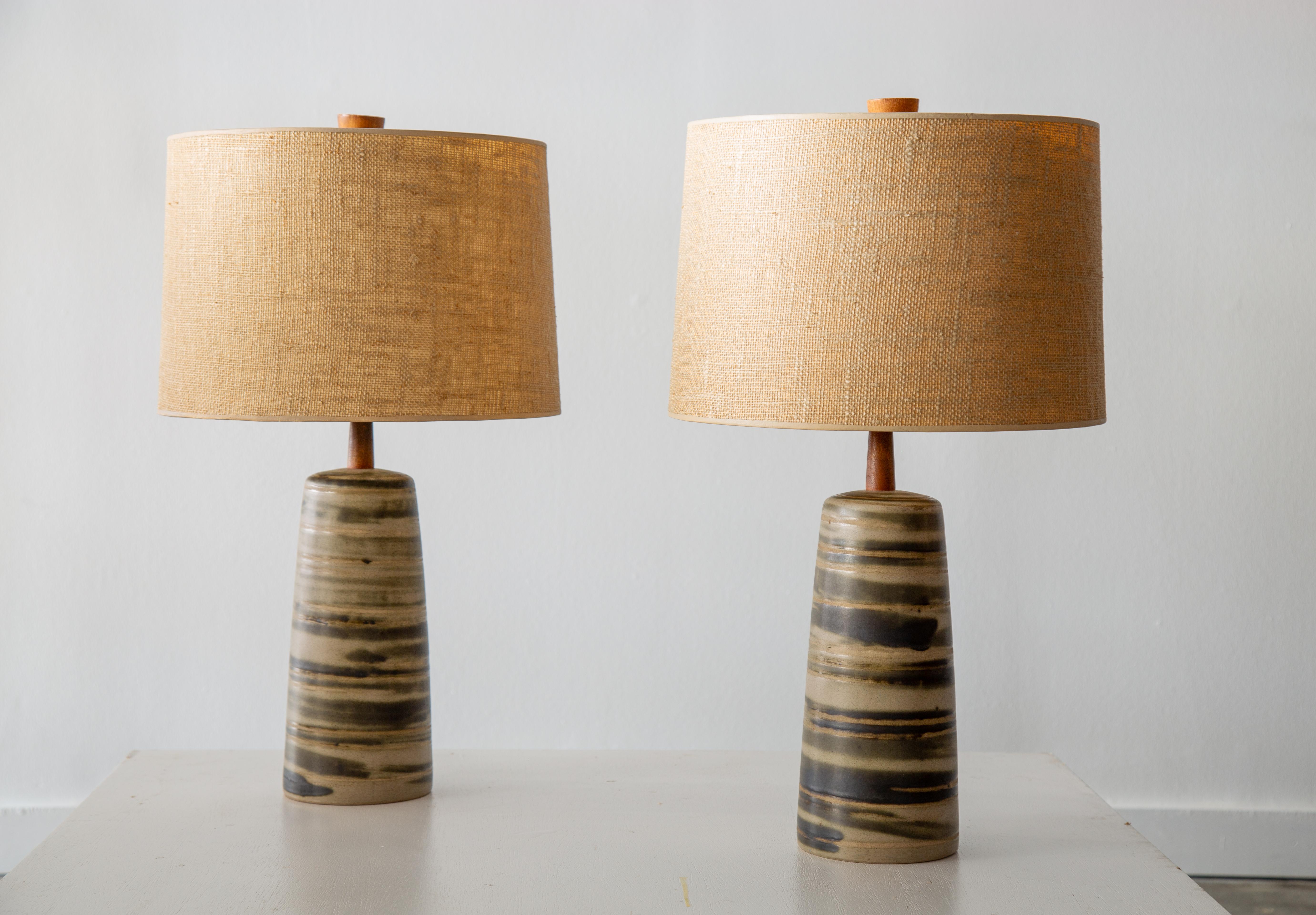 Mid-20th Century A pair of Jane and Gordon Martz table lamps M141 Marshall Studios Gray Green Tan For Sale