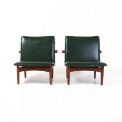 Un par de sillas «Japan» diseñadas por Finn Juhl para France & Son