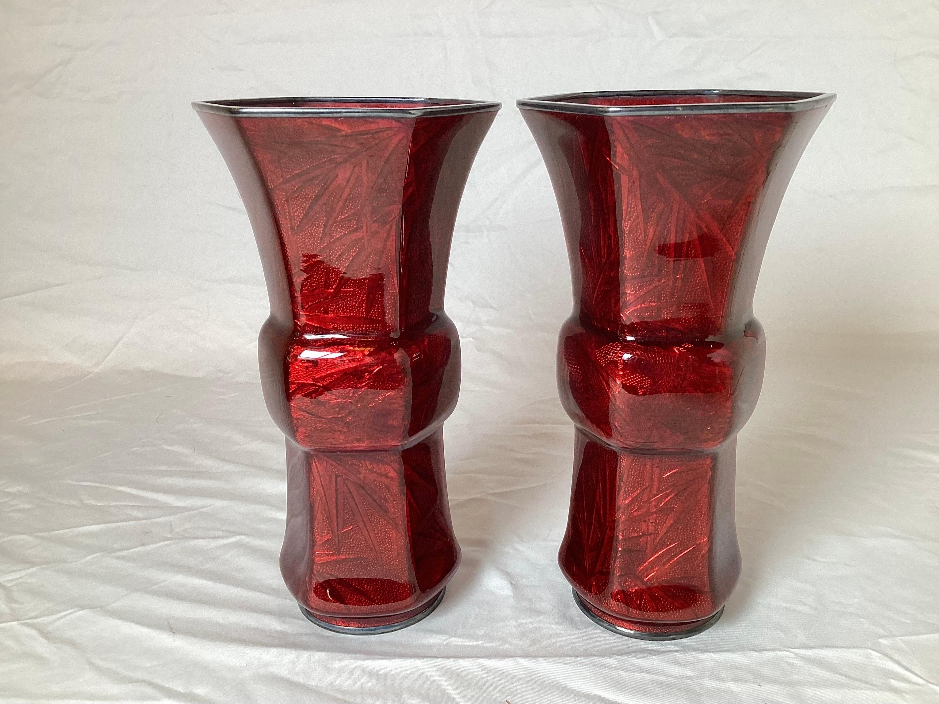 Pair of Japanese Ando Ginbari Pidgeon Blood Beaker Vases In Good Condition In Lambertville, NJ