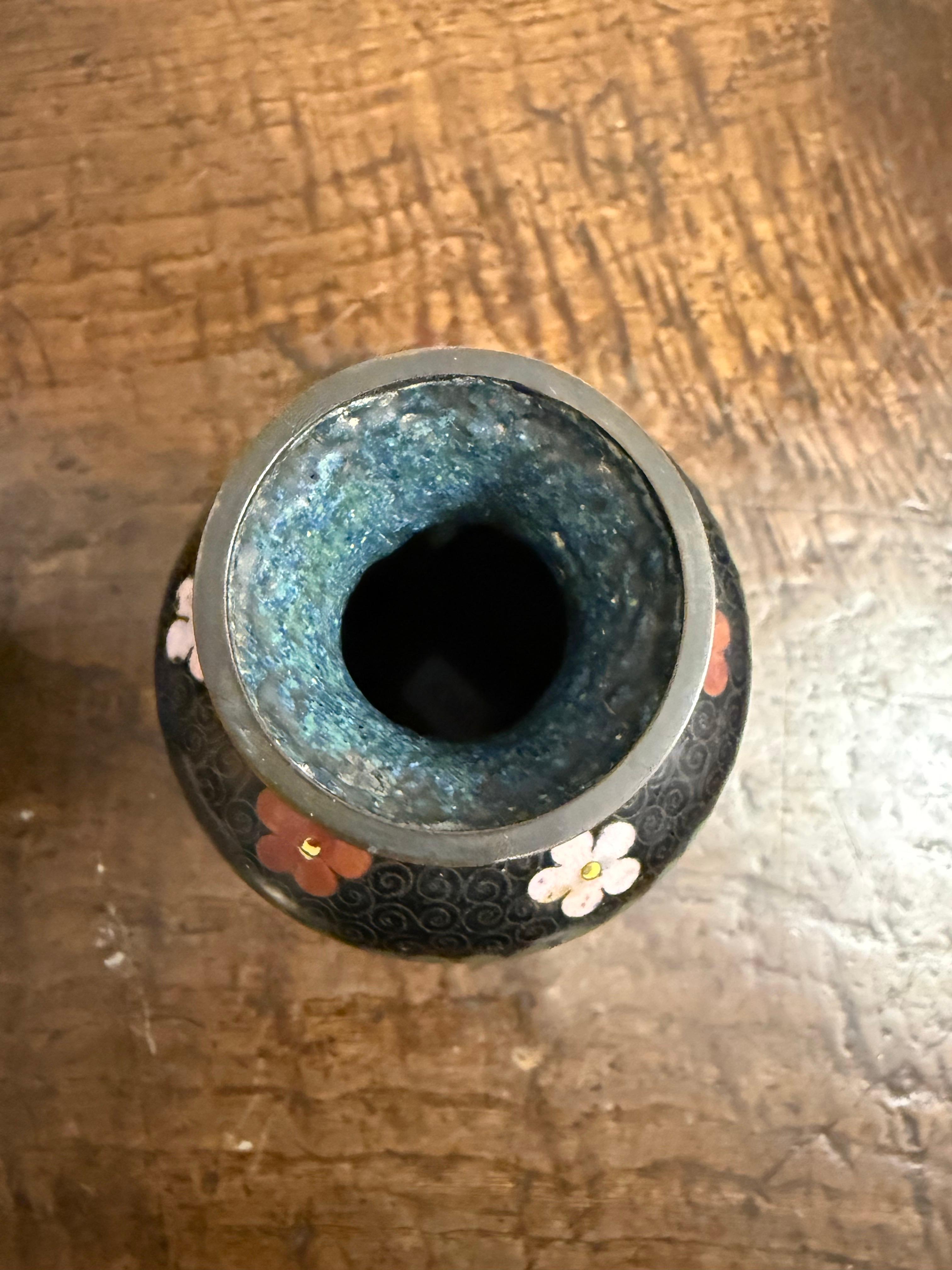 Coppia di vasi giapponesi cloisonné, XIX secolo in vendita 2