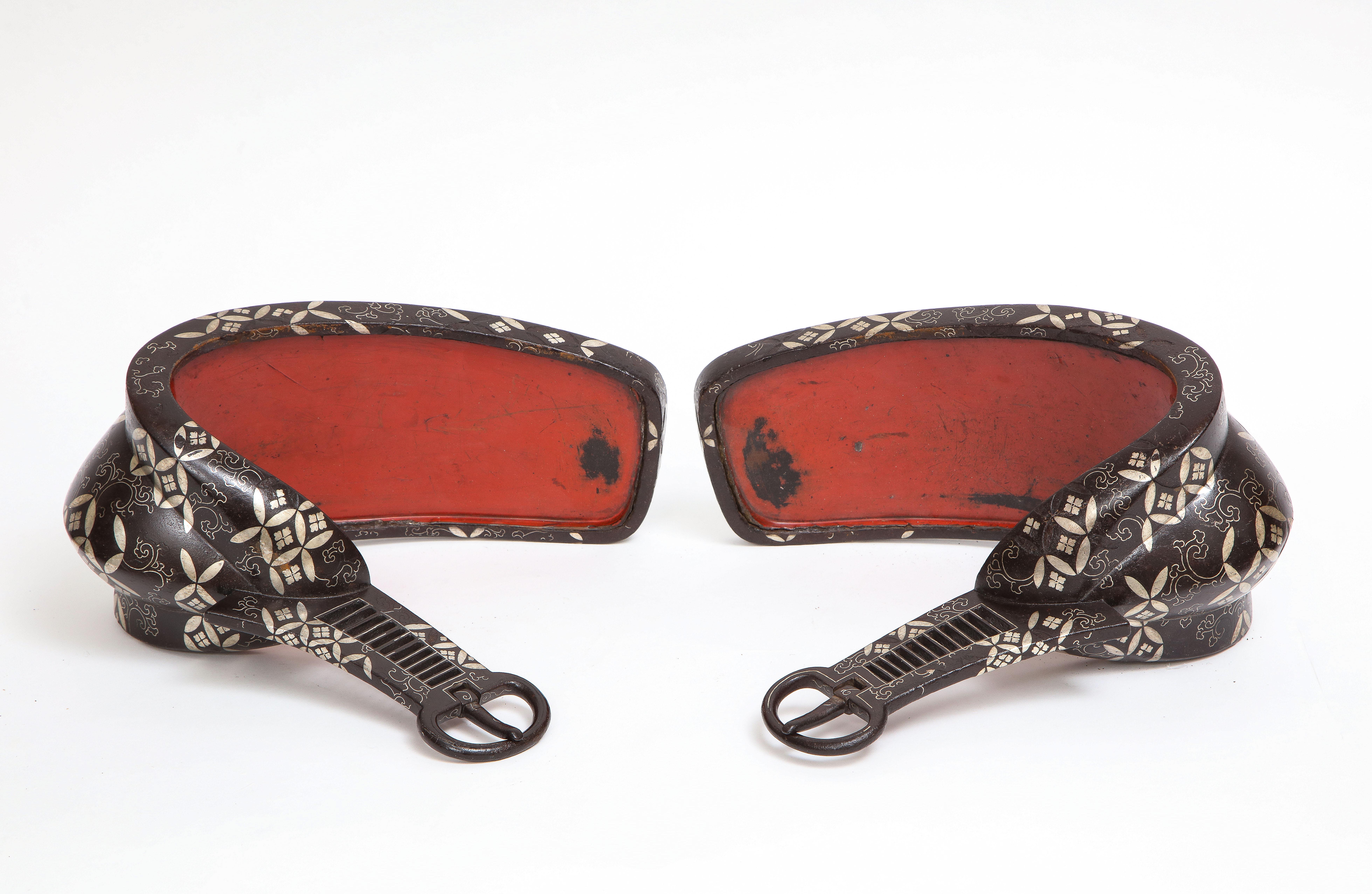 Pair of Japanese Edo Period Iron Silver Inlaid Red Lacquered Stirrups 'Abumi'  For Sale 6