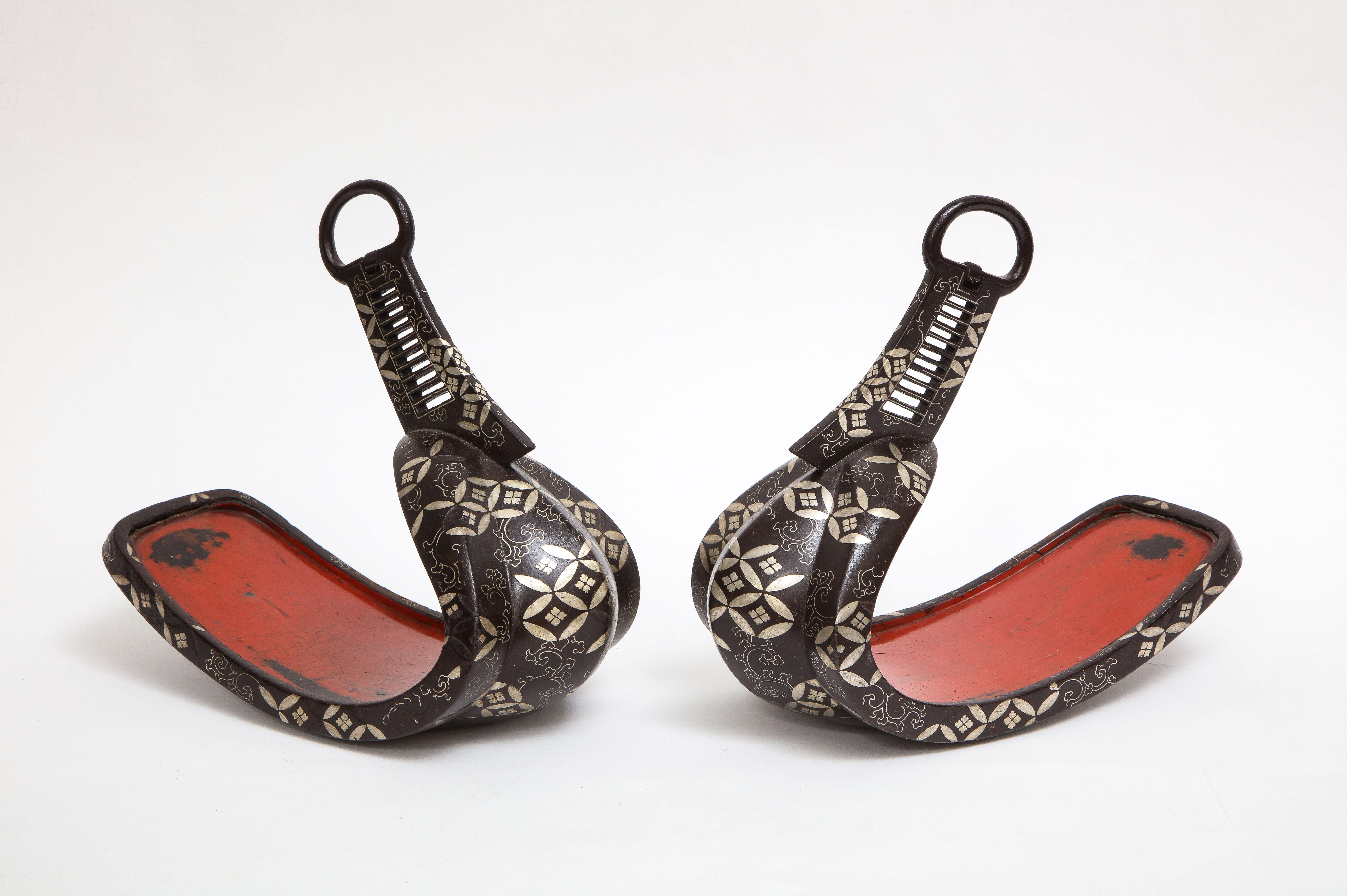 Pair of Japanese Edo Period Iron Silver Inlaid Red Lacquered Stirrups 'Abumi'  In Good Condition For Sale In New York, NY