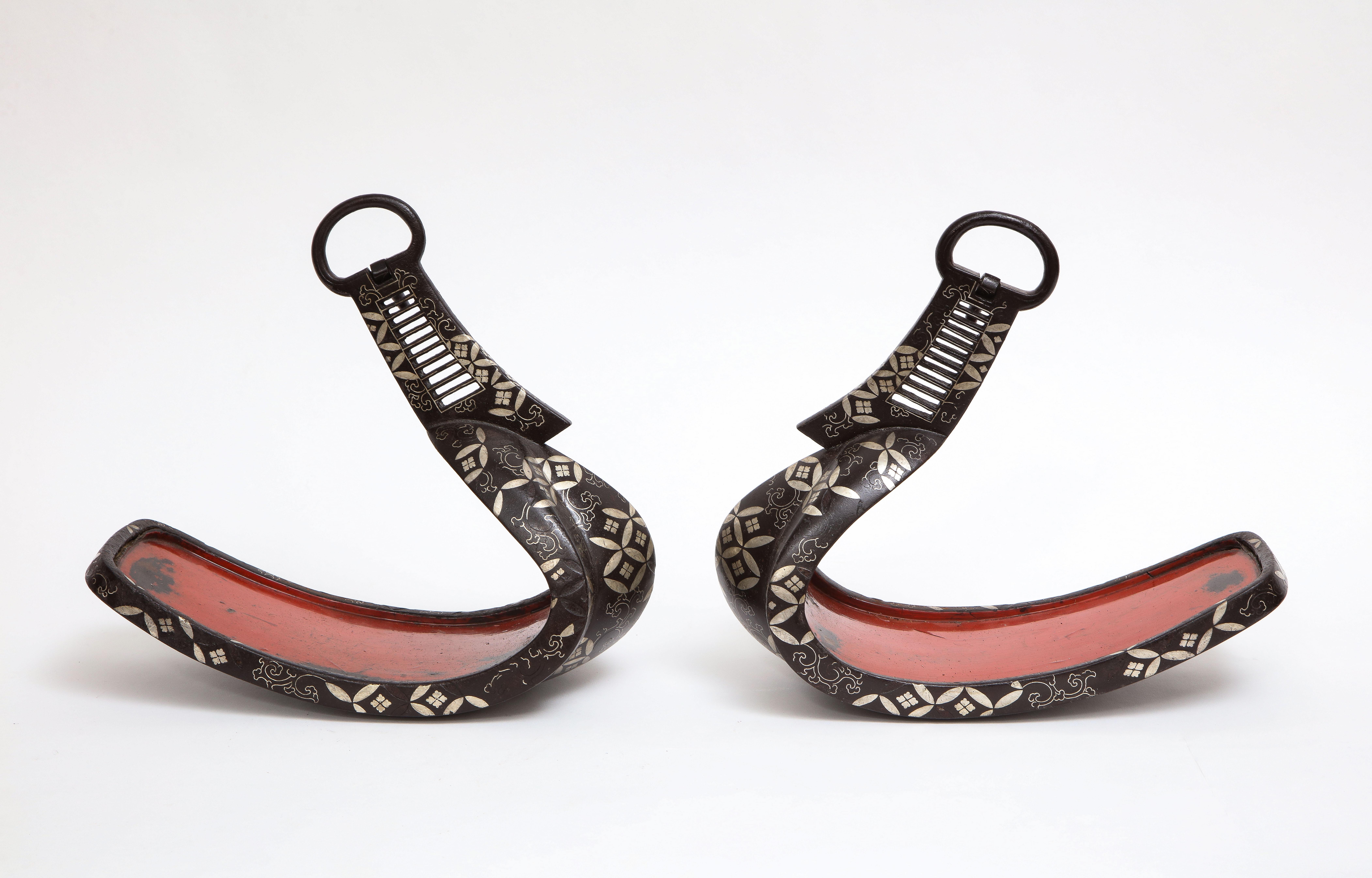 Late 17th Century Pair of Japanese Edo Period Iron Silver Inlaid Red Lacquered Stirrups 'Abumi'  For Sale