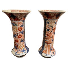 Coppia di vasi Imari Beaker giapponesi, XIX secolo