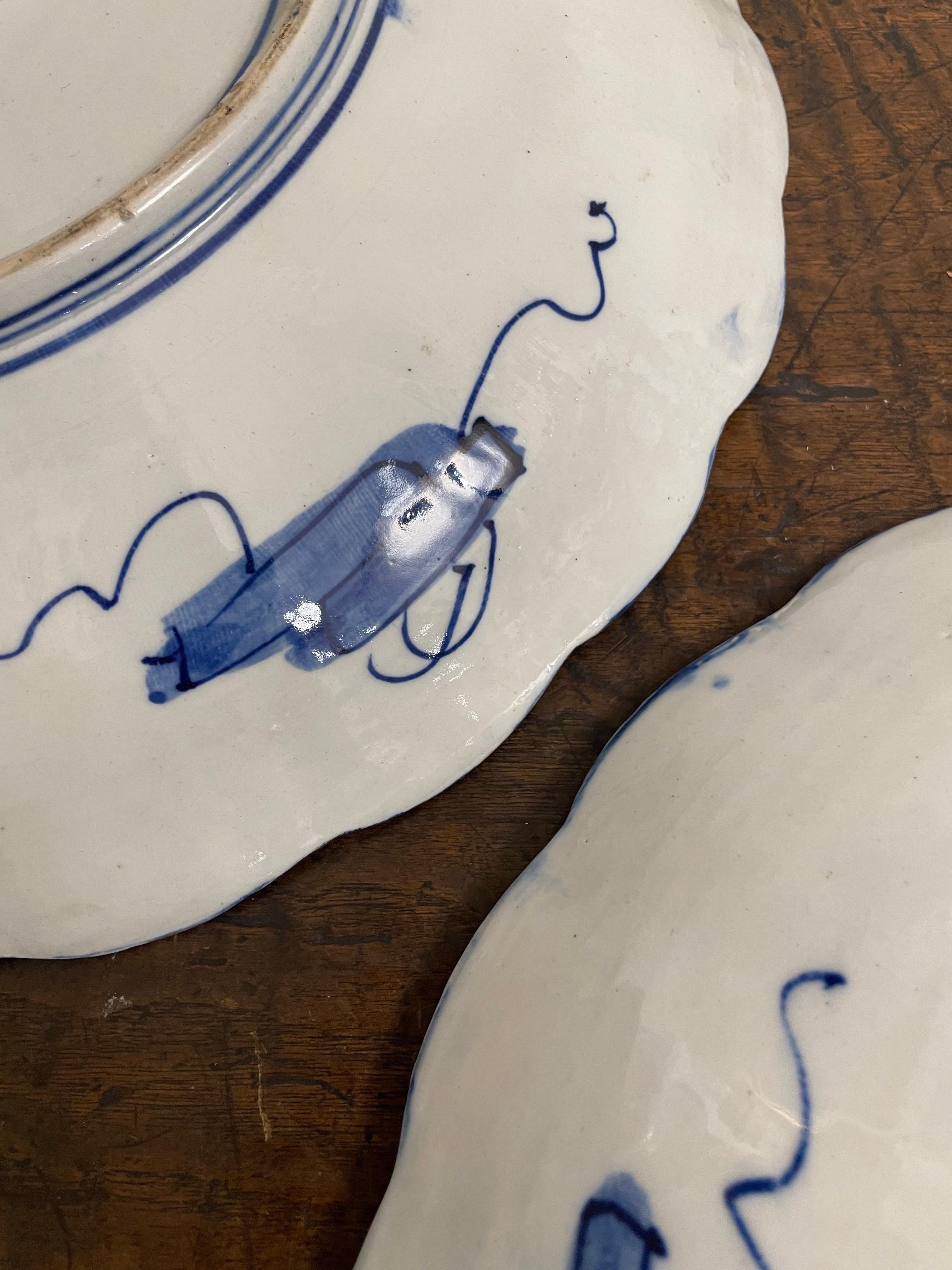 A Pair of Japanese Imari Chargers, 19th Century For Sale 1