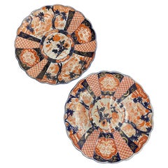 Paire d'assiettes de présentation japonaises Imari, 19ème siècle