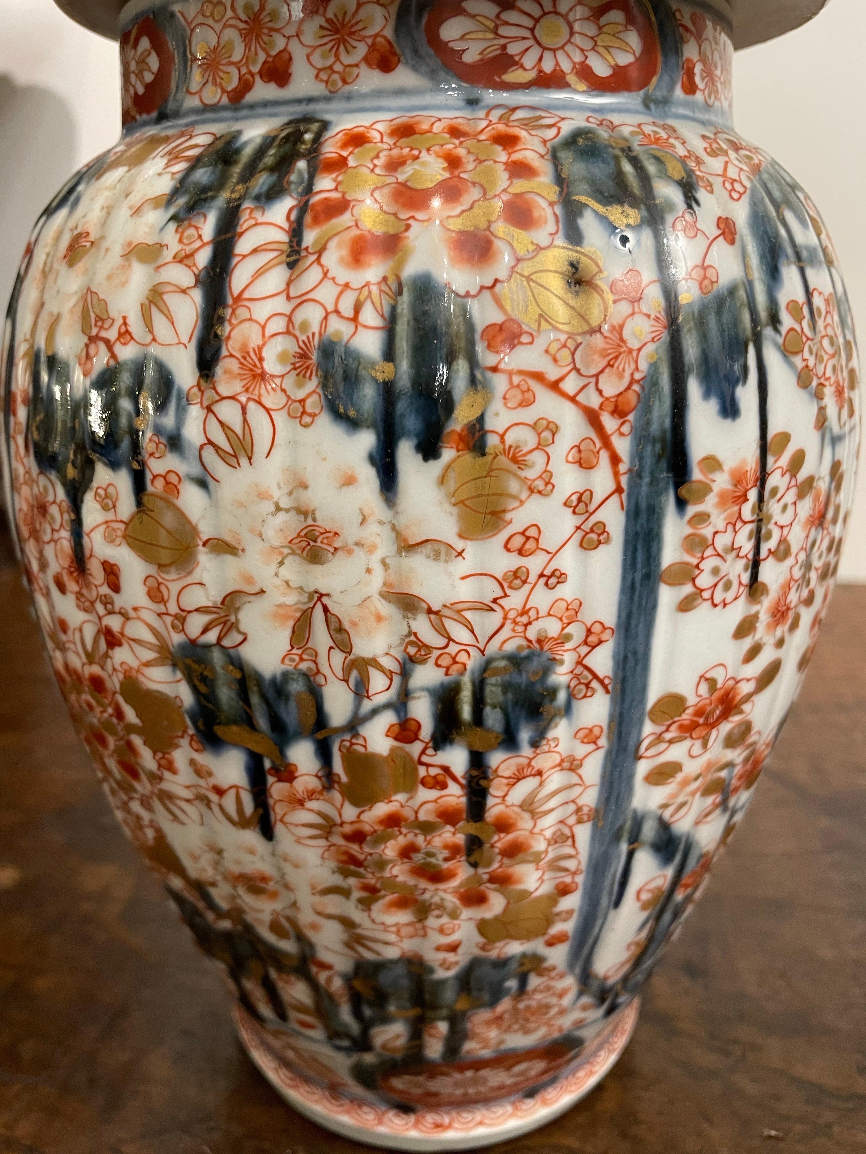 A Pair of Japanese Lidded Imari Vases, 19th Century For Sale 2