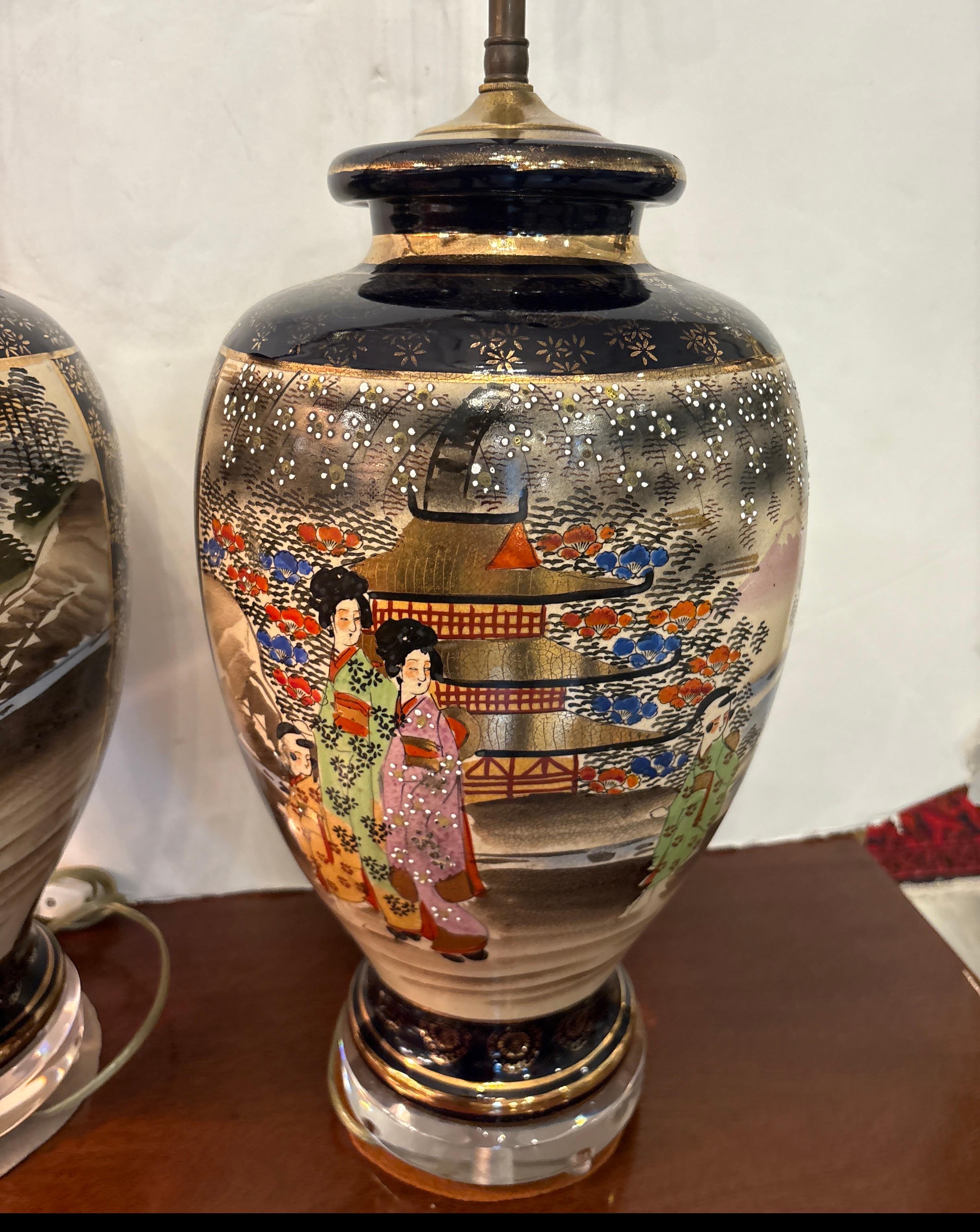 Paire de lampes japonaises Satsuma avec base en acrylique en vente 4