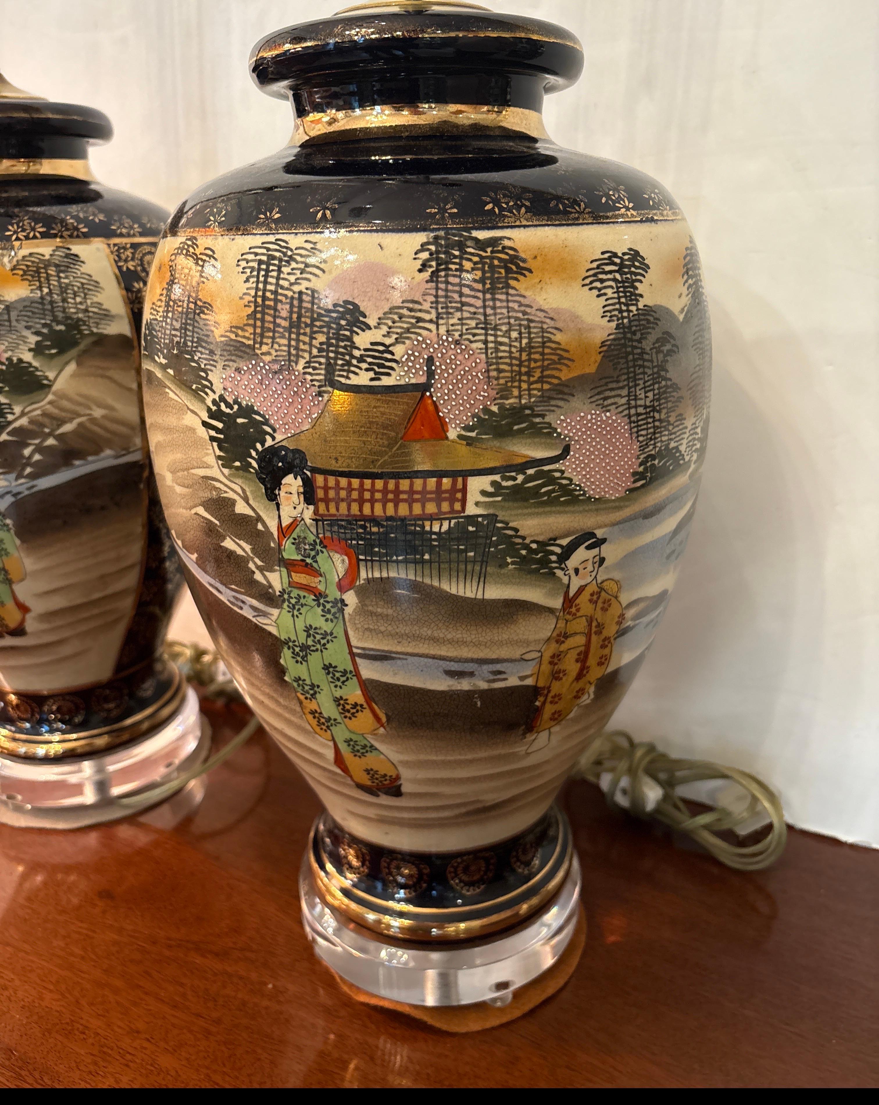 Paire de lampes japonaises Satsuma avec base en acrylique en vente 5