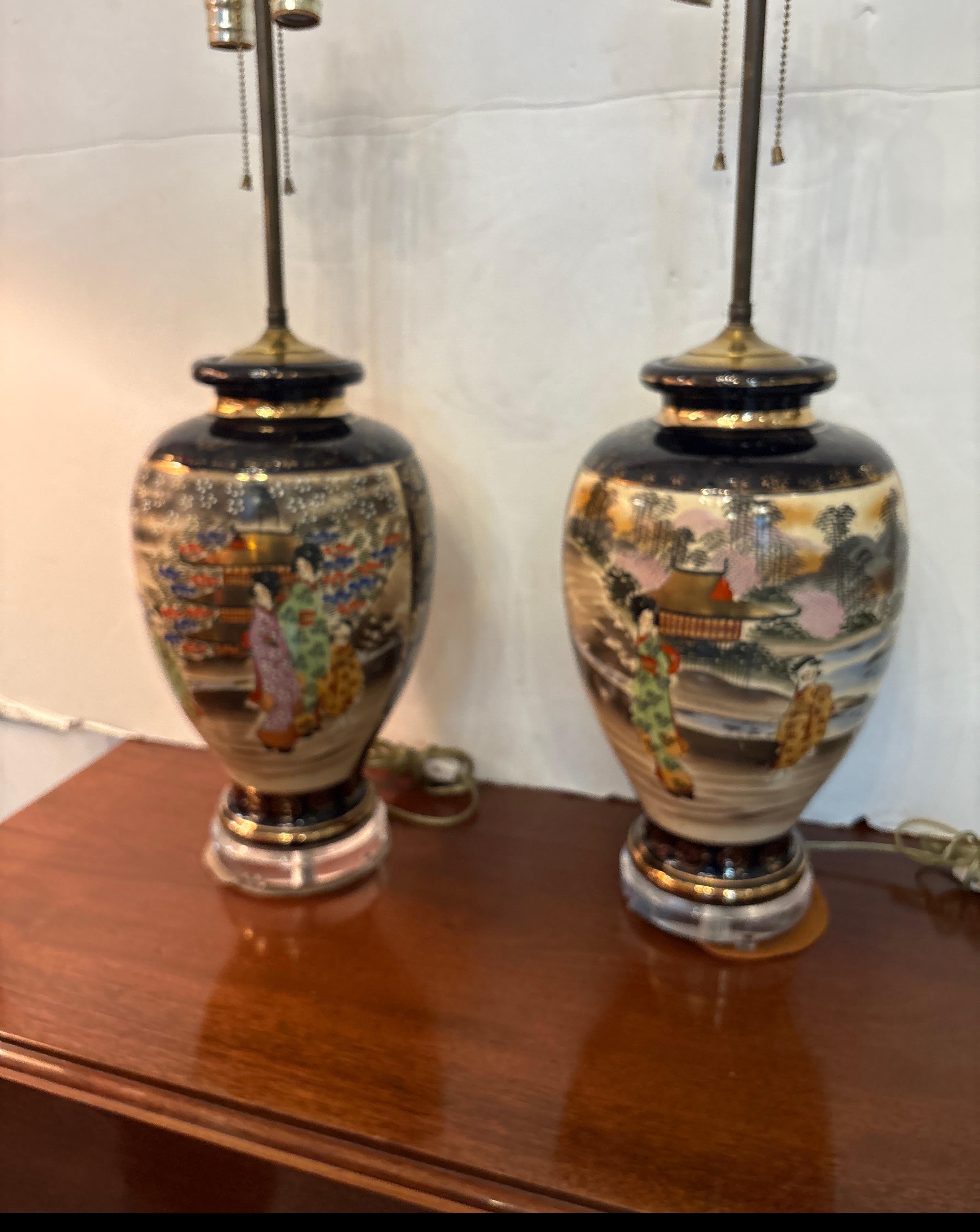 Paire de lampes japonaises Satsuma avec base en acrylique en vente 7