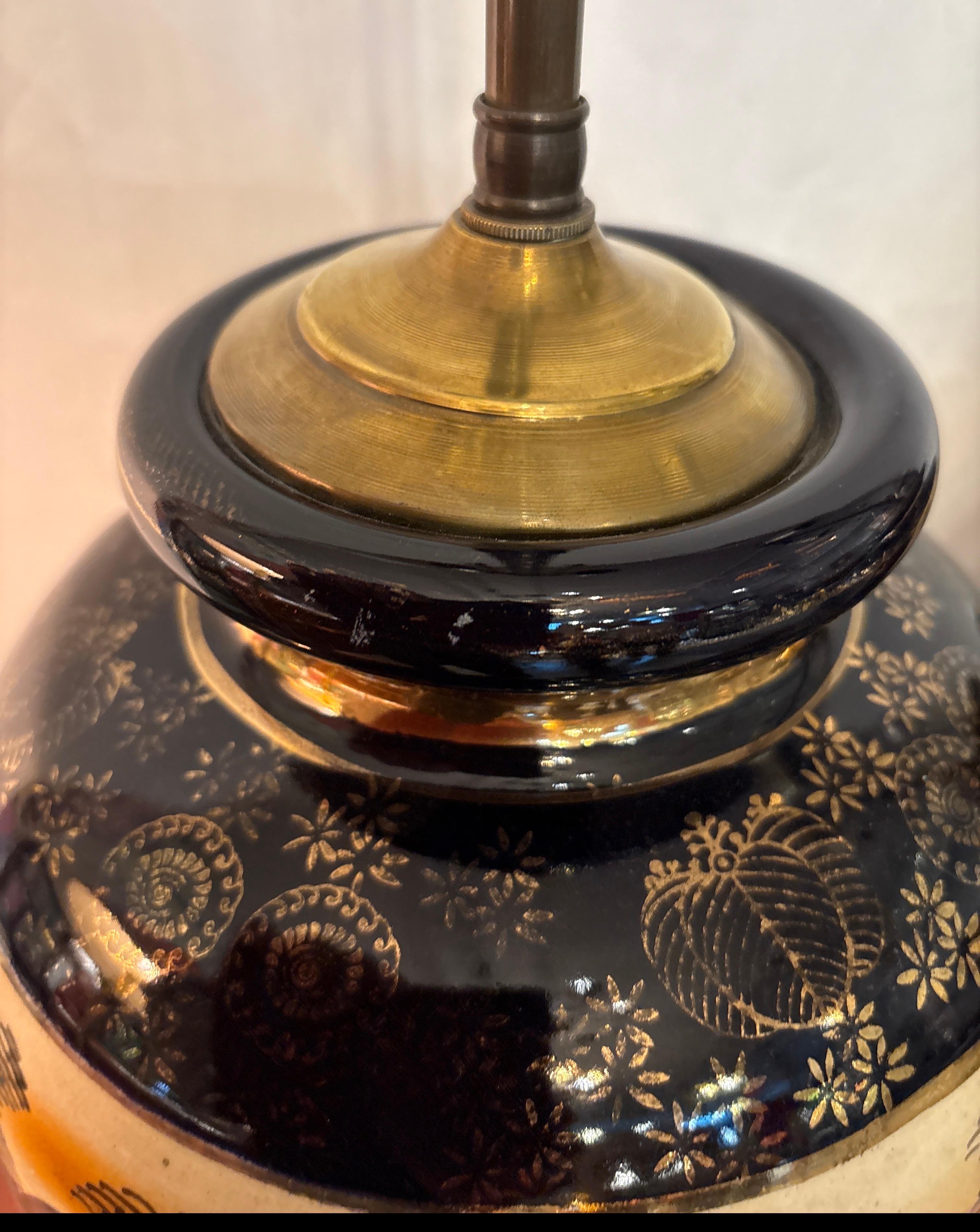Paire de lampes japonaises Satsuma avec base en acrylique Excellent état - En vente à Lambertville, NJ