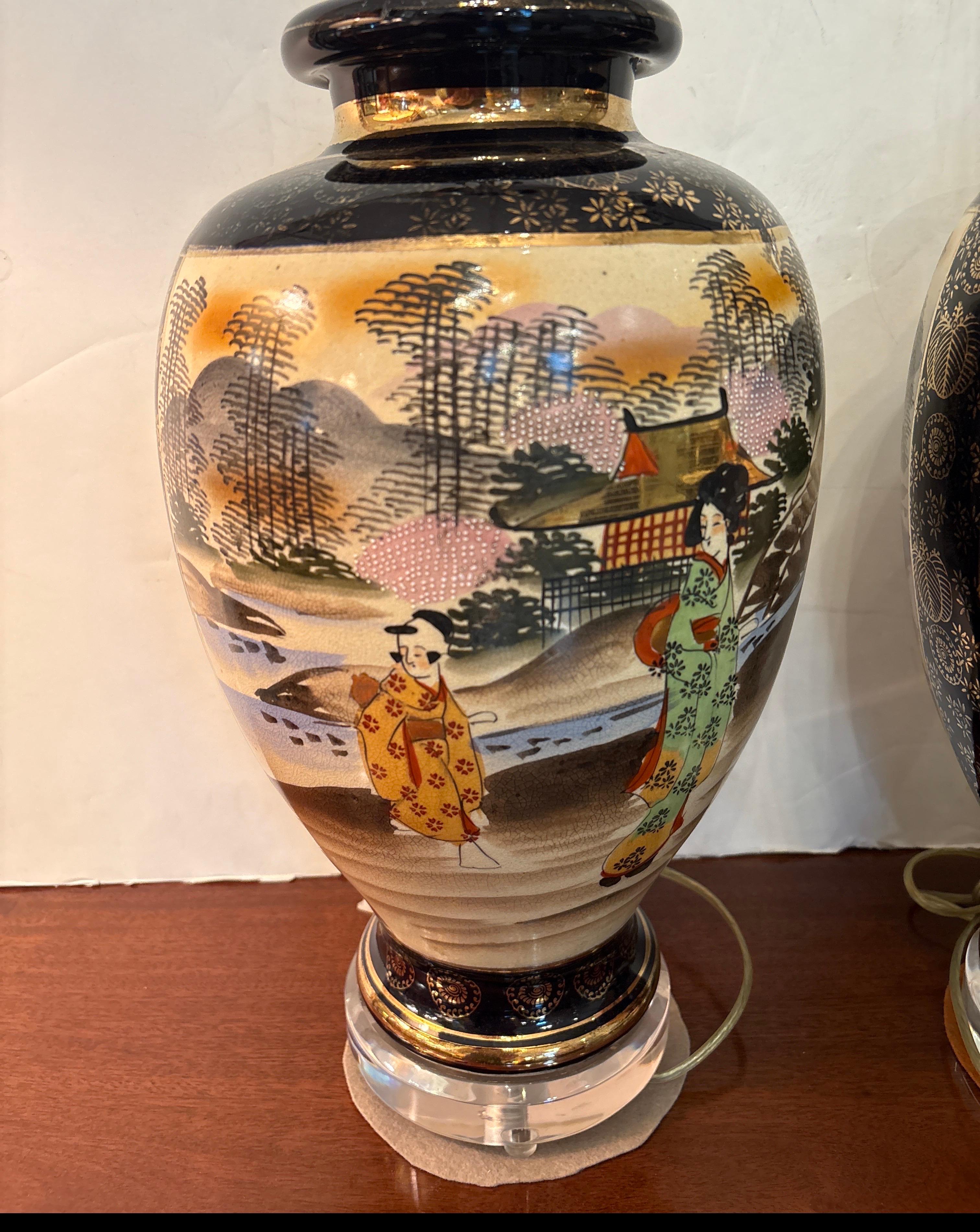 Paire de lampes japonaises Satsuma avec base en acrylique en vente 3