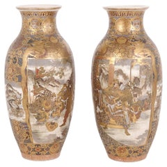 A Pair Of Japanese Satsuma vases In Hand-Painted Porcelain From The Meiji Period