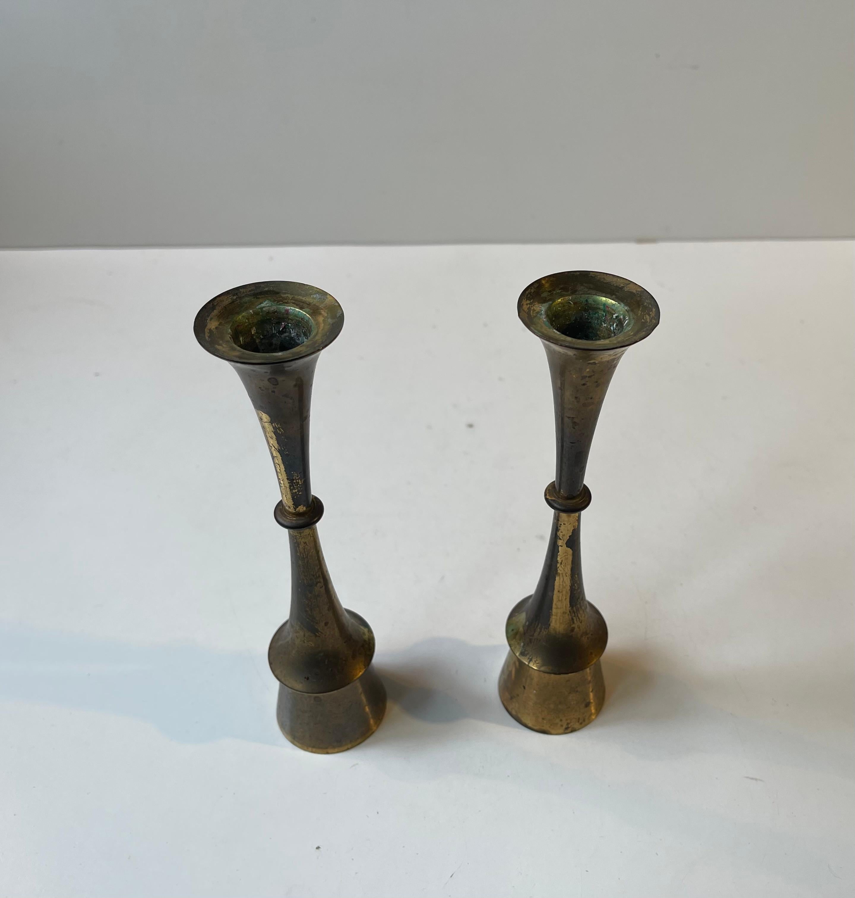 Paire de chandeliers Jens Harald Quistgaard en laiton patiné, années 1960 Bon état - En vente à Esbjerg, DK