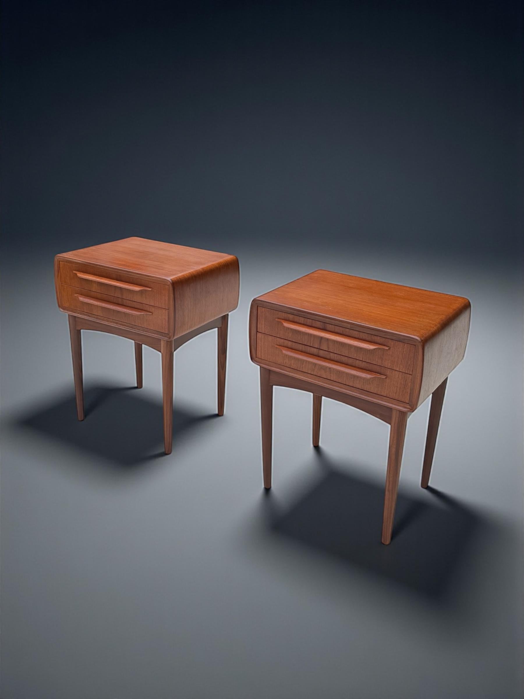 A simply stunning matching pair of this iconic example of mid century cool with large helping of good taste night stands. the organic and curvilinear outlines work so well with this piece that one find ones eyes just seem to keep following the