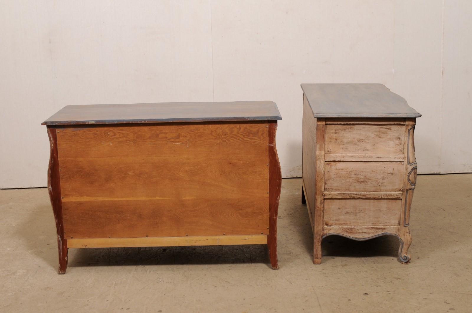 Pair of John Widdicomb Shapely Serpentine Chest of Drawers, Circa 1960's In Good Condition In Atlanta, GA