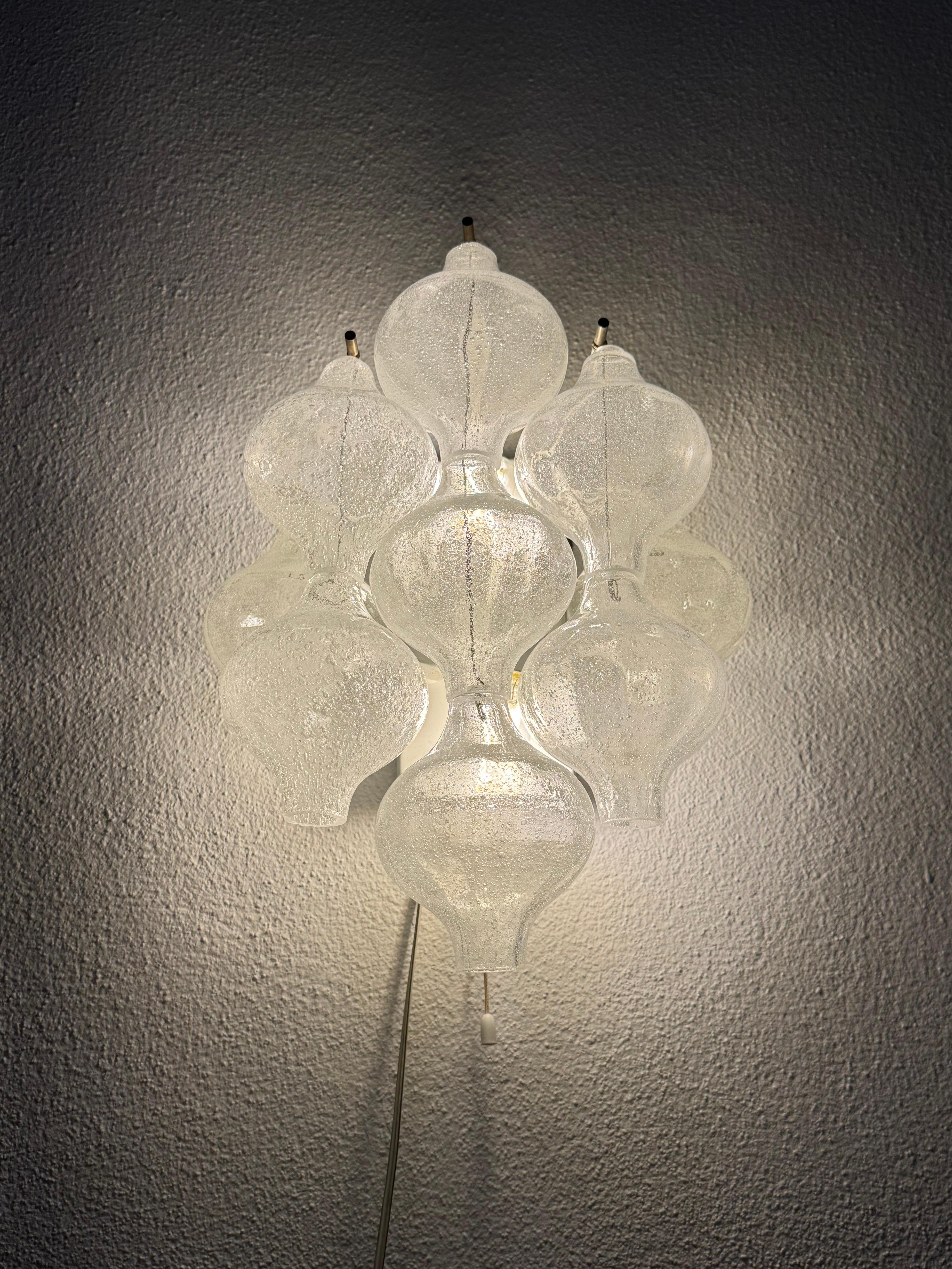 Una coppia di AT&T. Kalmar Tulipan Lampade da parete in vetro, lampade da parete e sconsigliate in vendita 6