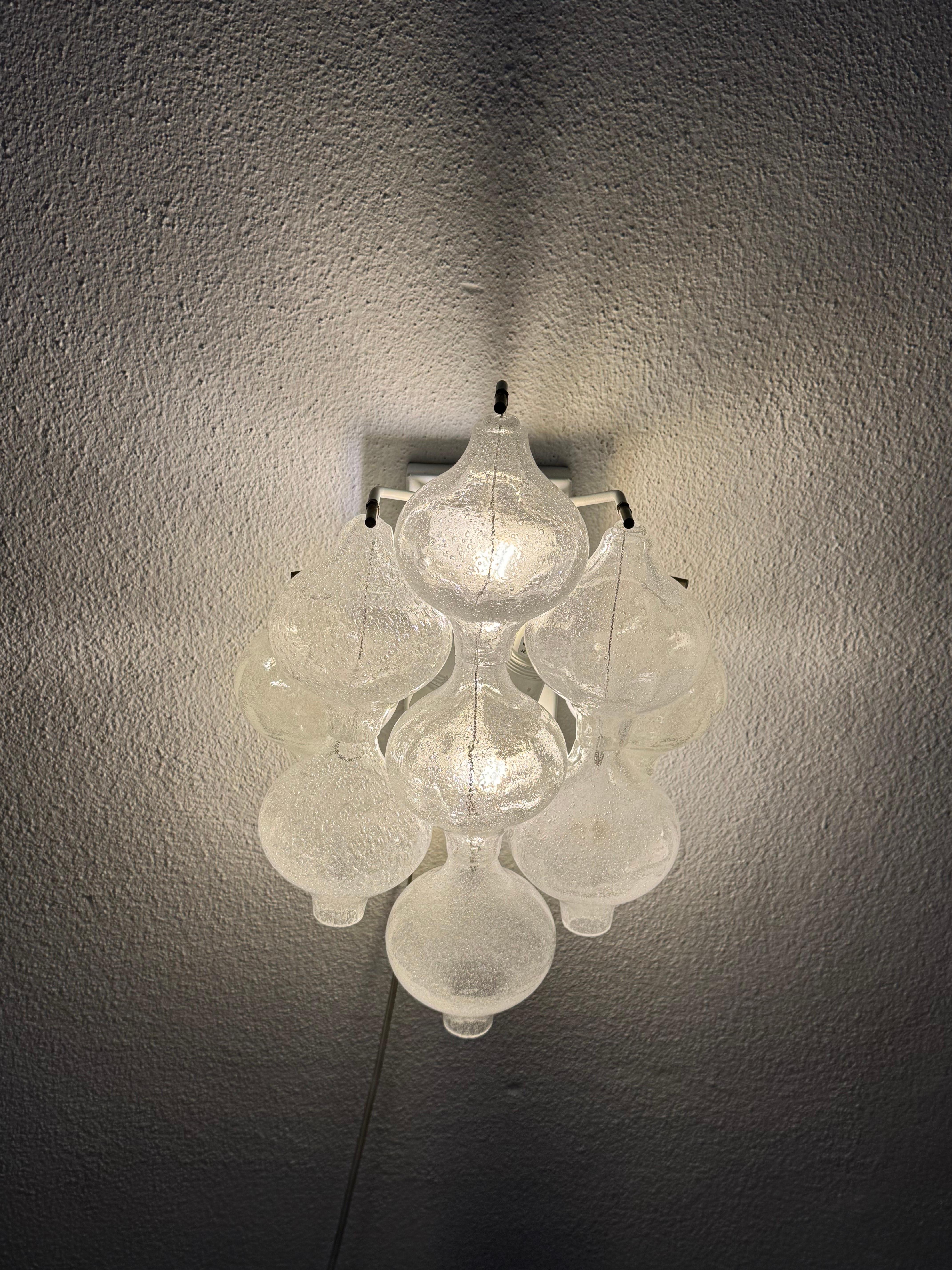 Una coppia di AT&T. Kalmar Tulipan Lampade da parete in vetro, lampade da parete e sconsigliate in vendita 7