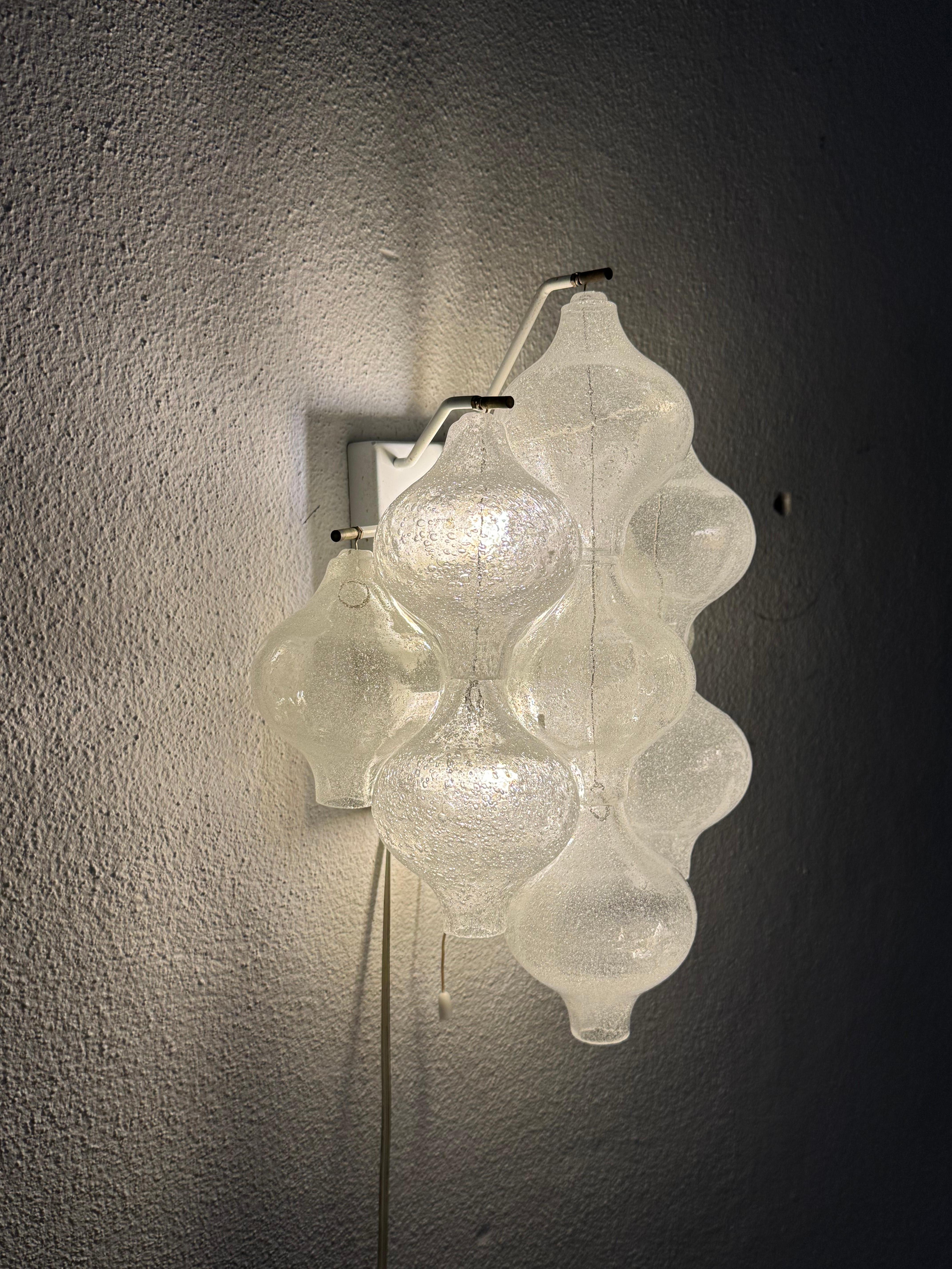 Una coppia di AT&T. Kalmar Tulipan Lampade da parete in vetro, lampade da parete e sconsigliate in vendita 8