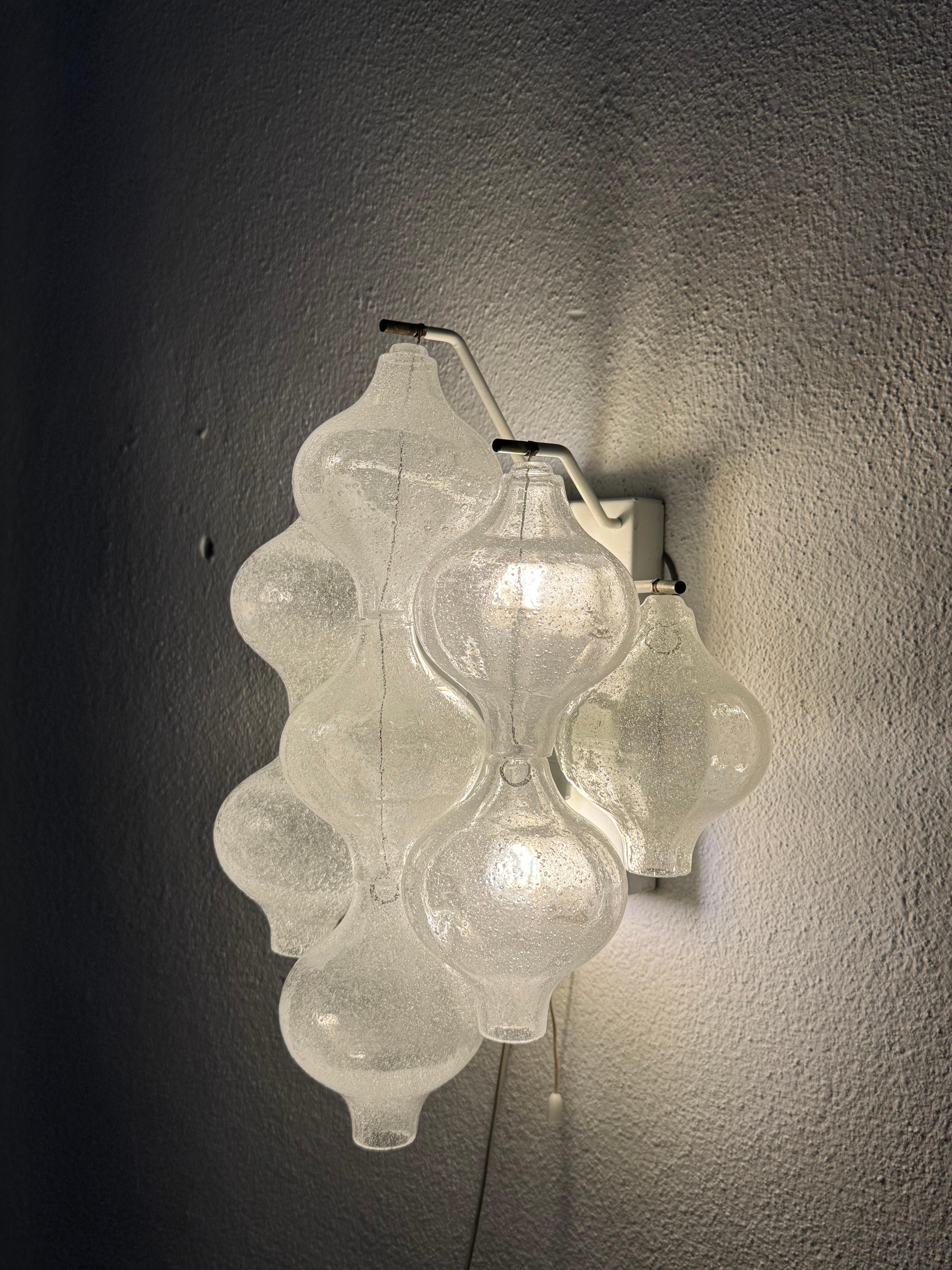 Una coppia di AT&T. Kalmar Tulipan Lampade da parete in vetro, lampade da parete e sconsigliate in vendita 9