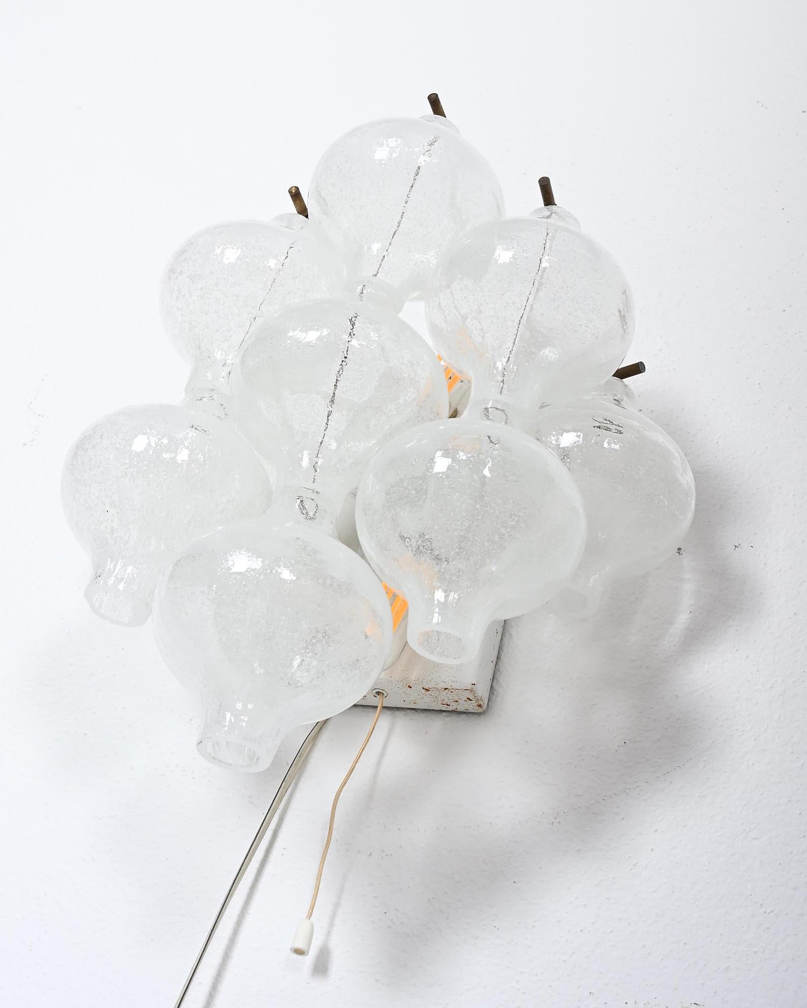 Una coppia di AT&T. Kalmar Tulipan Lampade da parete in vetro, lampade da parete e sconsigliate in vendita 3