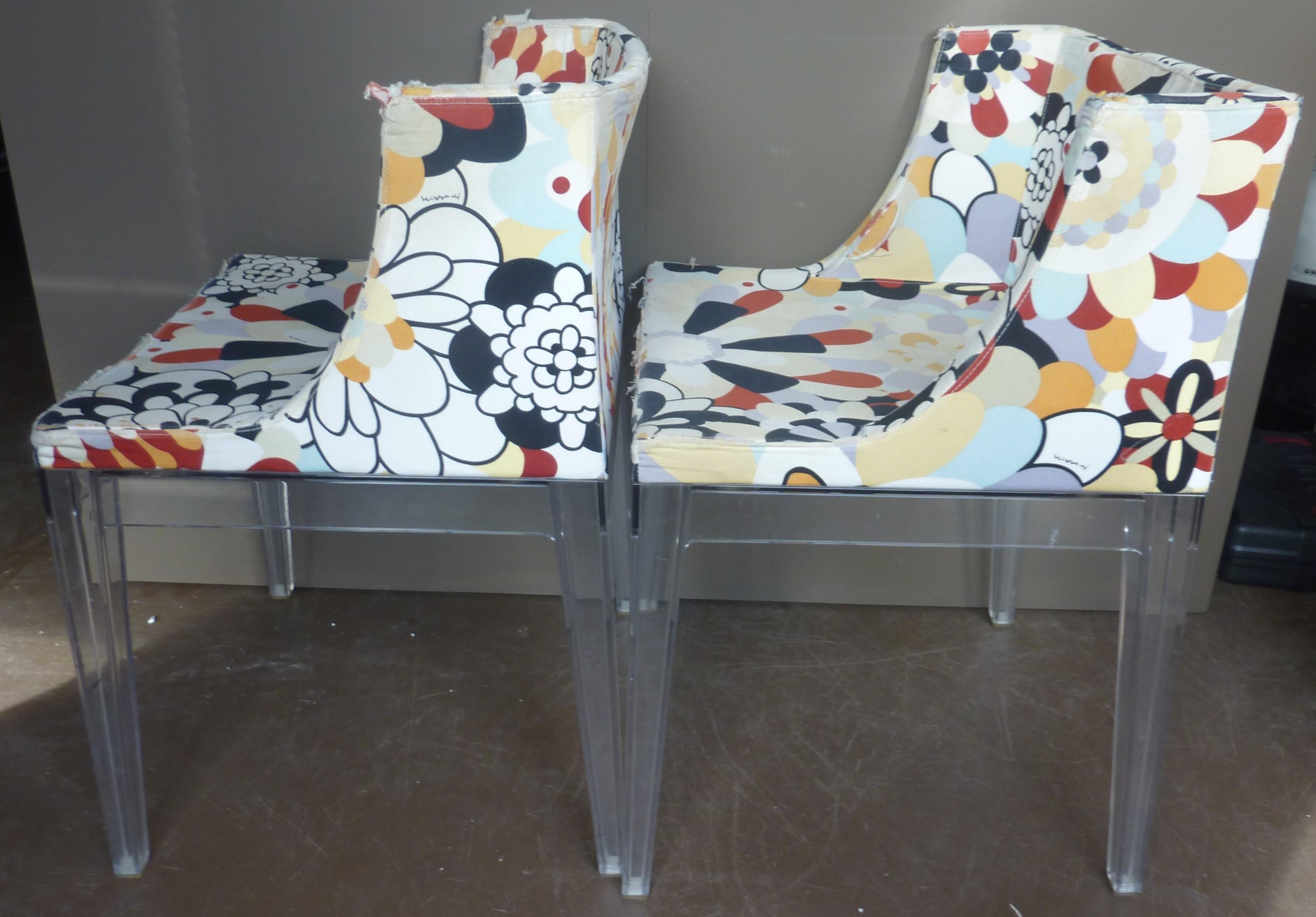 Kartell Mademoissele ''à la mode'' Missioni Vevey cover chair by Philippe Starck
Both chairs are in their original Kartell form with their comfortable and flexible backrest.
They are both 30 years old and in their first fabric.
Both chairs need to