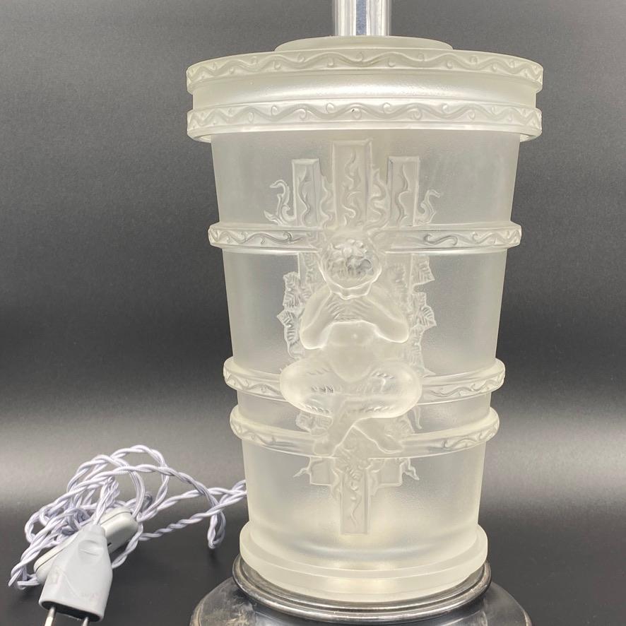 Français Paire de lampes en forme de faune Lalique en verre en vente