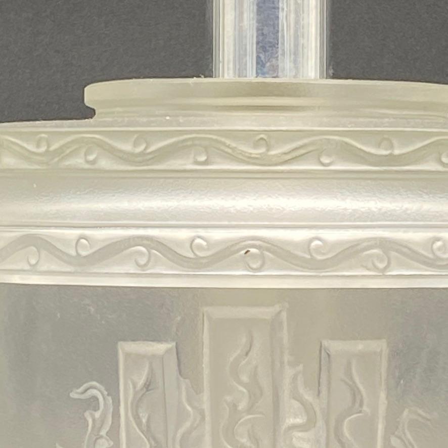 Milieu du XXe siècle Paire de lampes en forme de faune Lalique en verre en vente