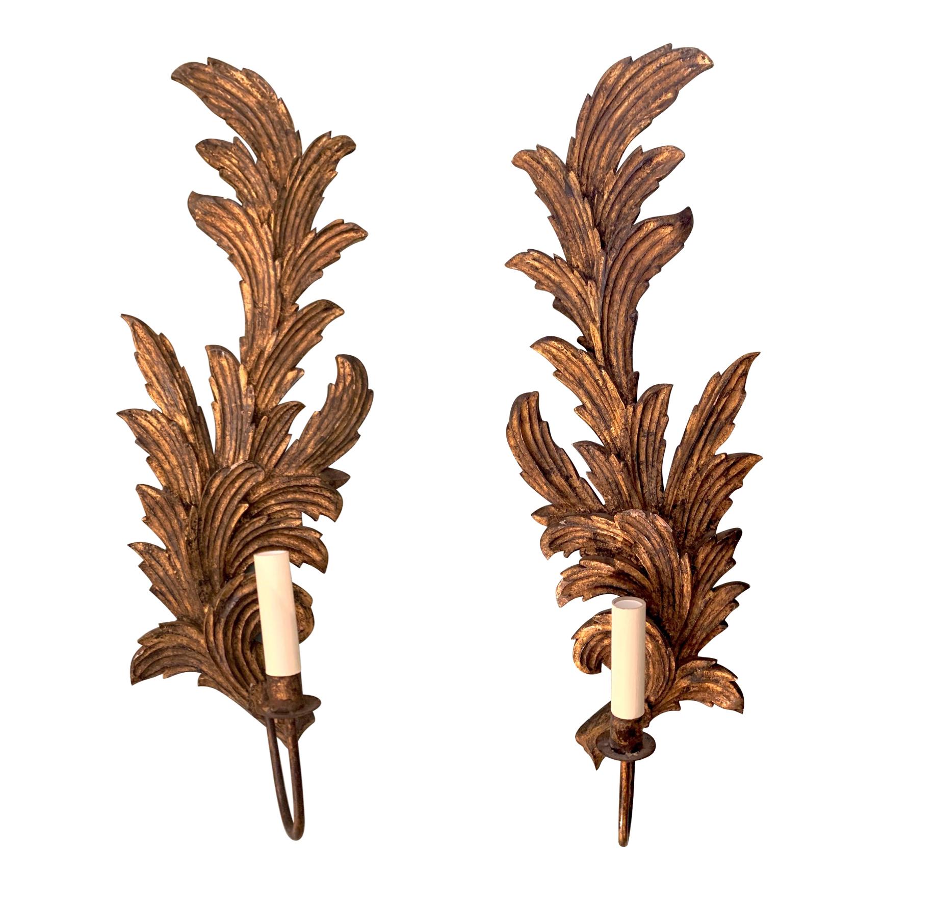 Pair of Large 1940s Italian Carved Giltwood Leaf Sconces with Two Fittings 7