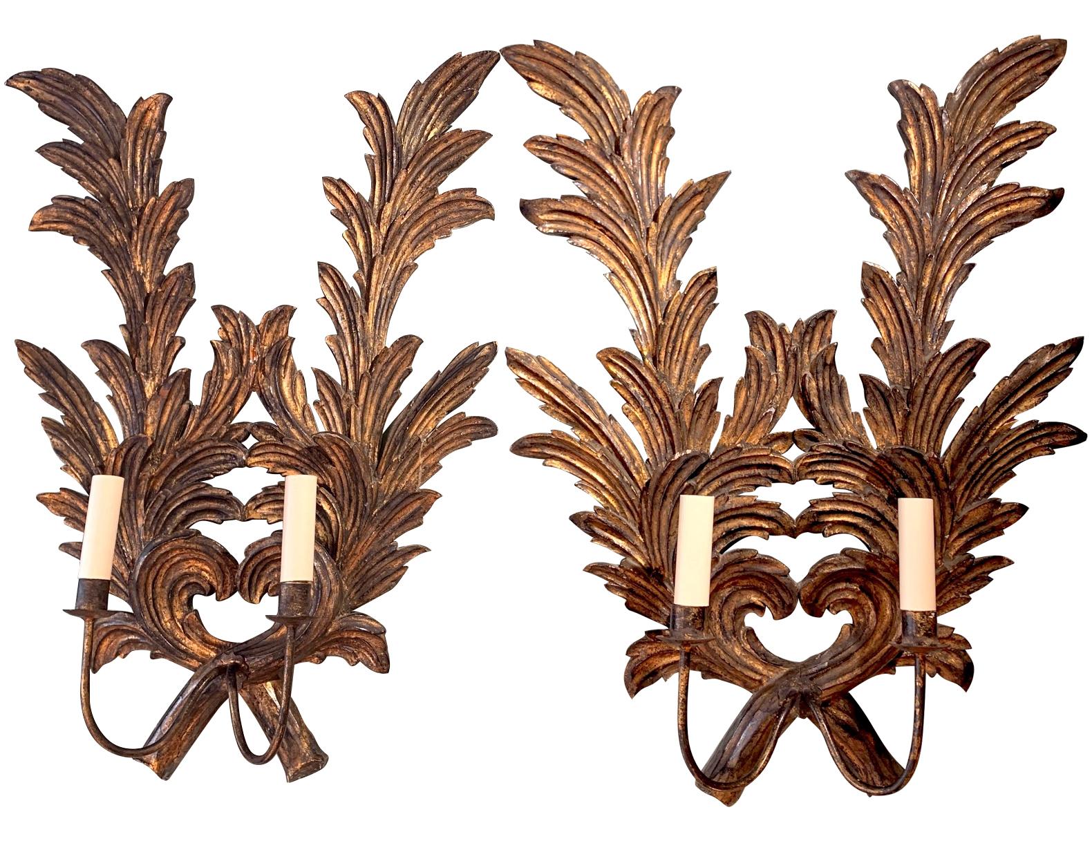 Pair of Large 1940s Italian Carved Giltwood Leaf Sconces with Two Fittings In Good Condition In London, GB