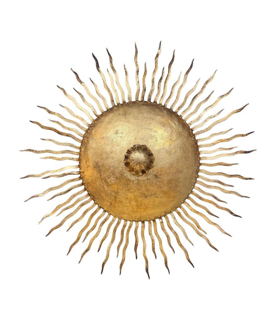Un par de grandes apliques españoles de hierro forjado de la década de 1950 con efecto sol en venta 9