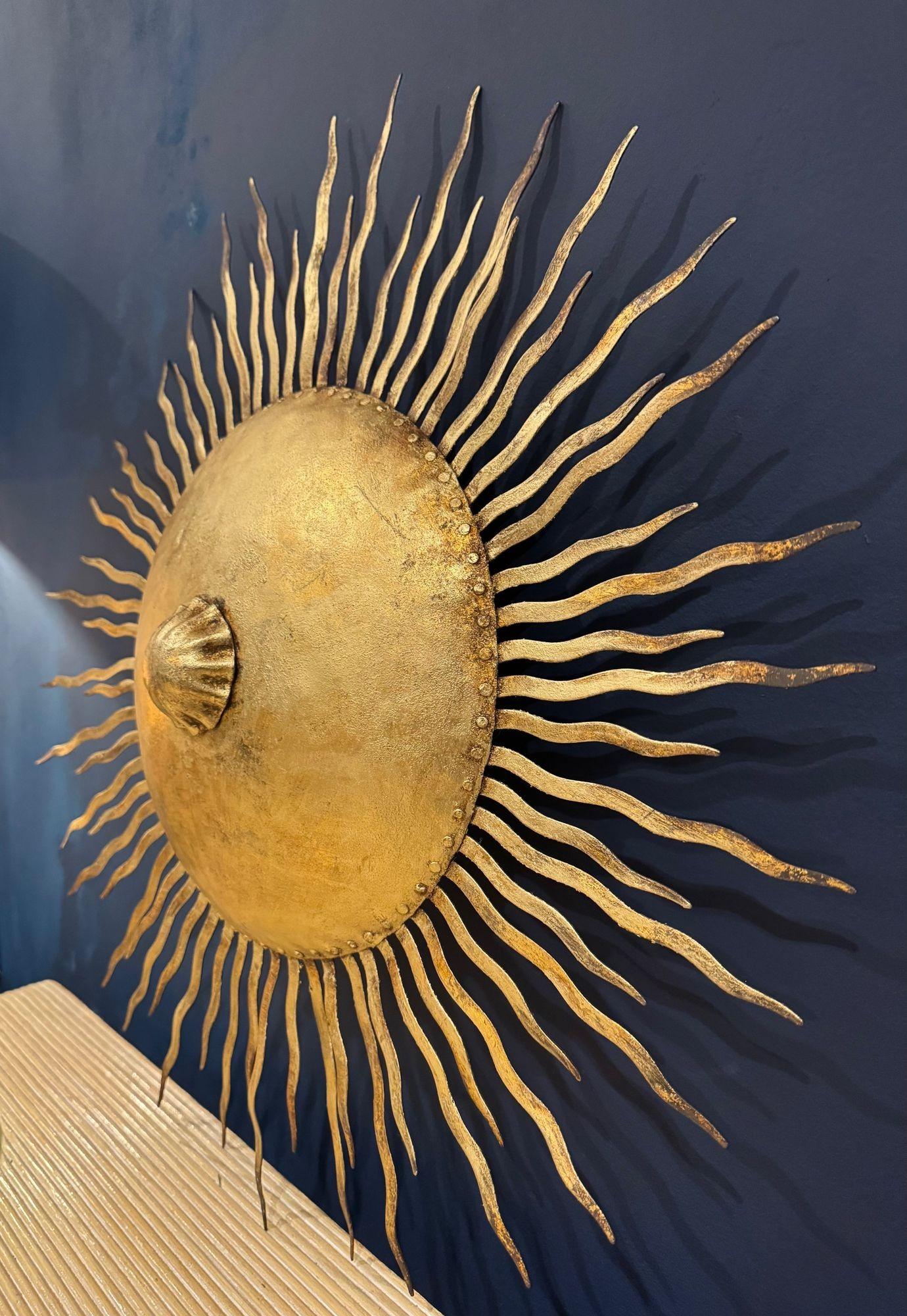 Un par de grandes apliques españoles de hierro forjado de la década de 1950 con efecto sol Hierro forjado en venta