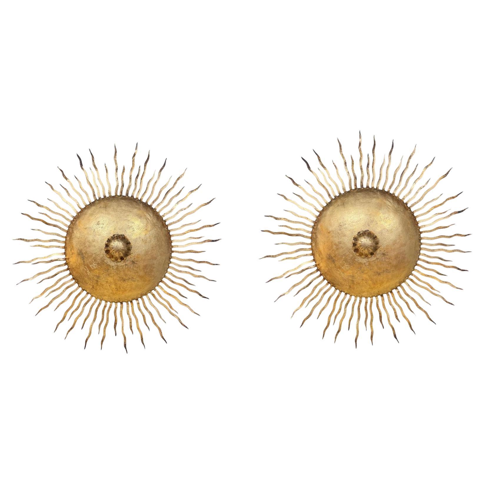 Un par de grandes apliques españoles de hierro forjado de la década de 1950 con efecto sol en venta