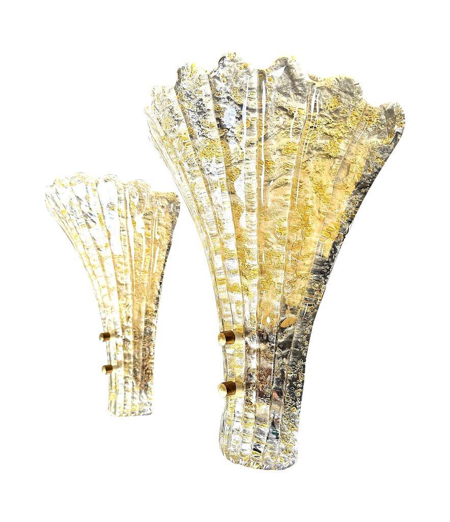 Pareja de grandes apliques de pared en forma de abanico de cristal Orrefors de los años 60, de Carl Fagerlund Sueco en venta