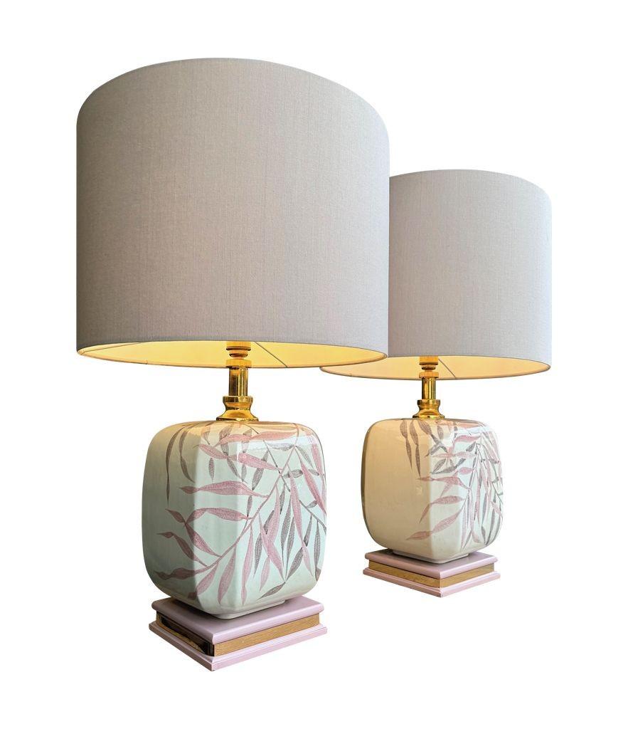 Coppia di grandi lampade in ceramica dipinta degli anni '70 di Ugo Zaccanini per Maison Lancel in vendita 5