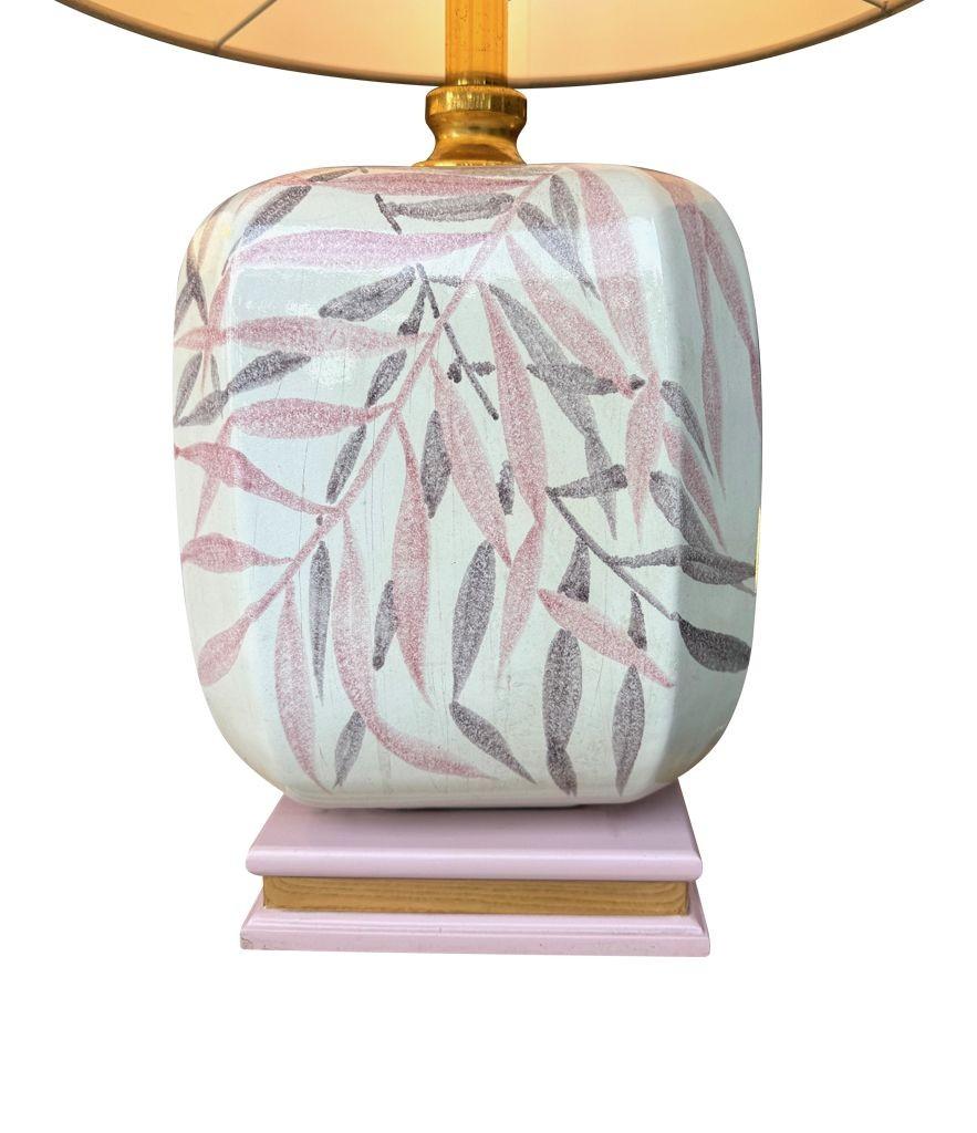 Italiano Coppia di grandi lampade in ceramica dipinta degli anni '70 di Ugo Zaccanini per Maison Lancel in vendita