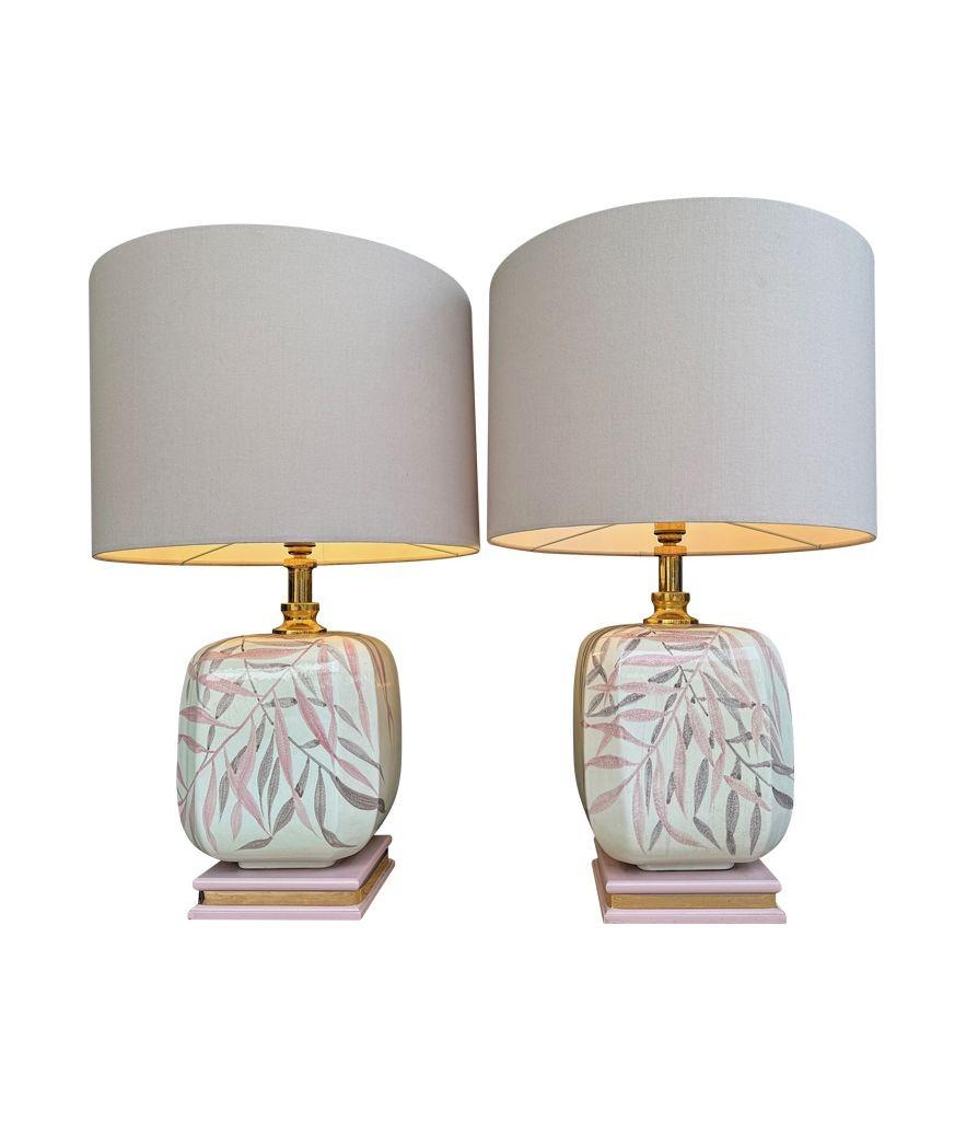 Coppia di grandi lampade in ceramica dipinta degli anni '70 di Ugo Zaccanini per Maison Lancel in vendita 2
