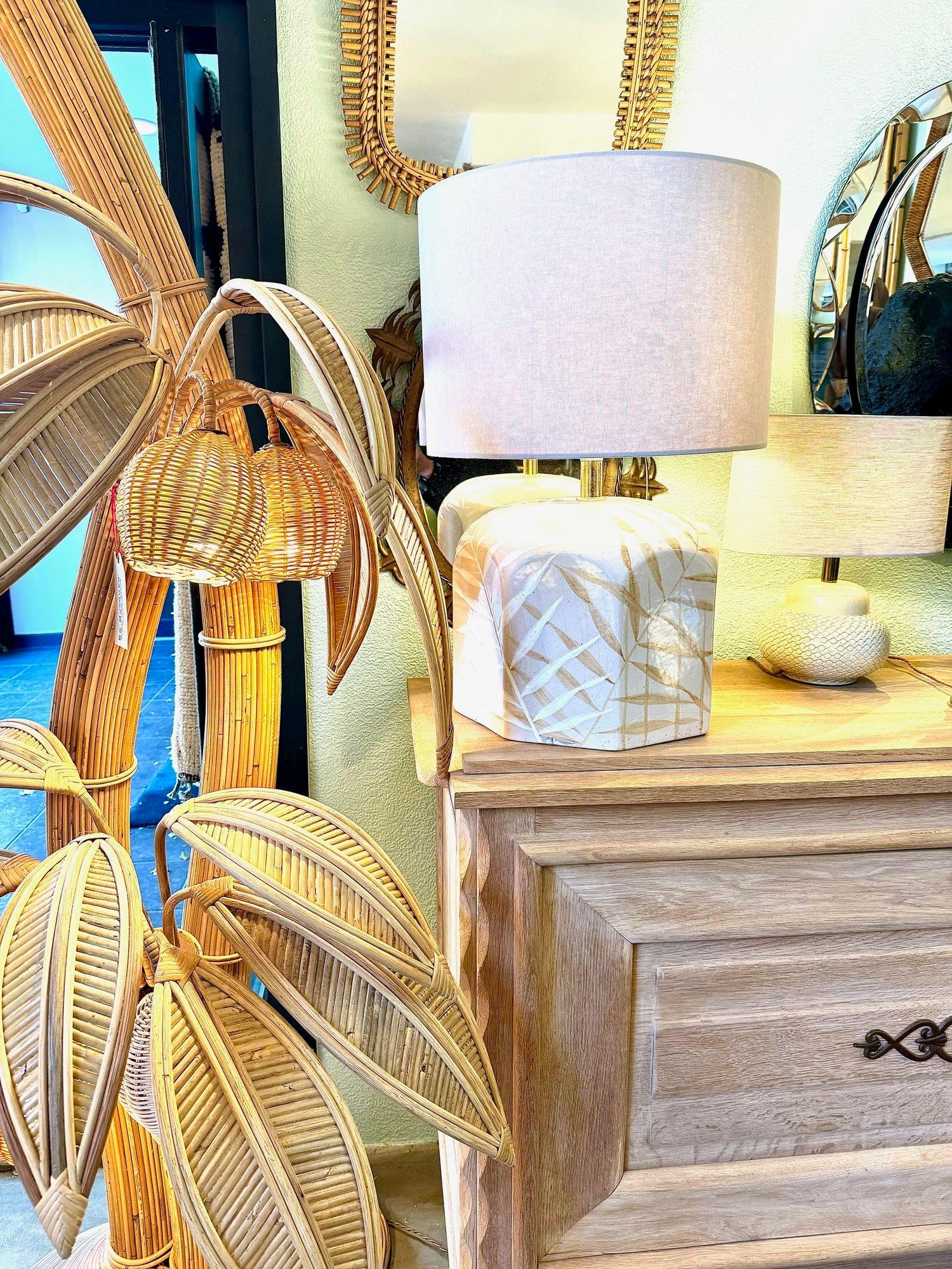 Laiton Paire de grandes lampes en céramique peintes à la main par le céramiste Ugo Zaccanini, des années 1970 en vente