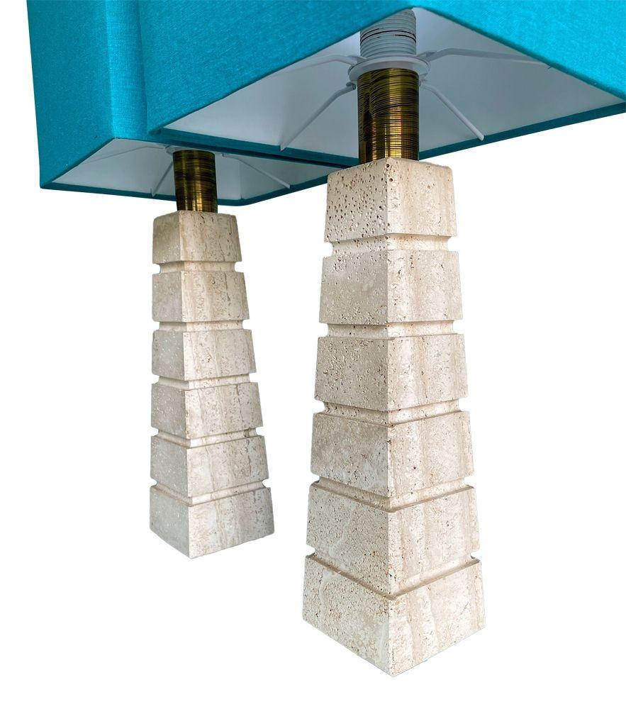 Travertine A pair of large 1970s Italian groove travertine lamps with brass fittings For Sale