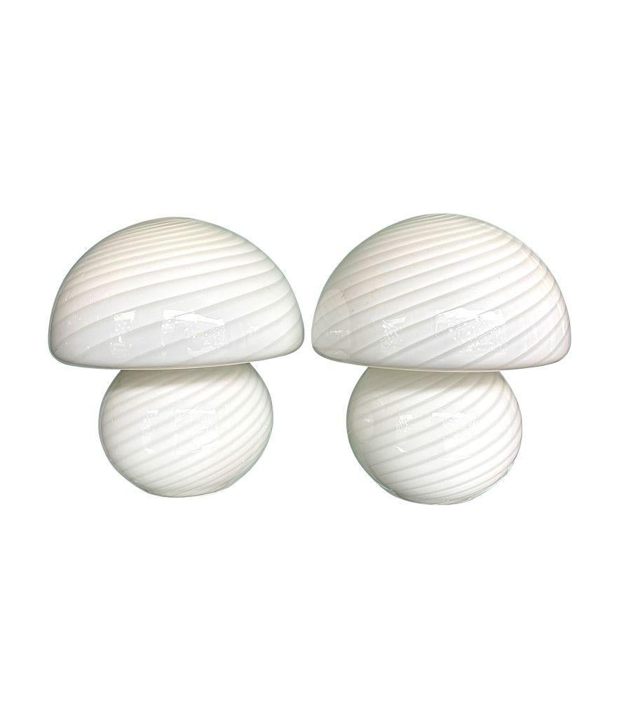 A pair of large 1970s mushroom lamps by Venini In Good Condition In London, GB