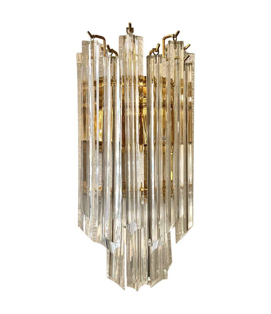 Fine XX secolo Coppia di grandi applique Novorasi quadriedri degli anni '80 in vetro di Murano e ottone in vendita